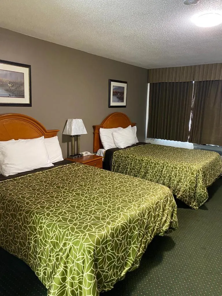 Bed in Angus Inn Motel