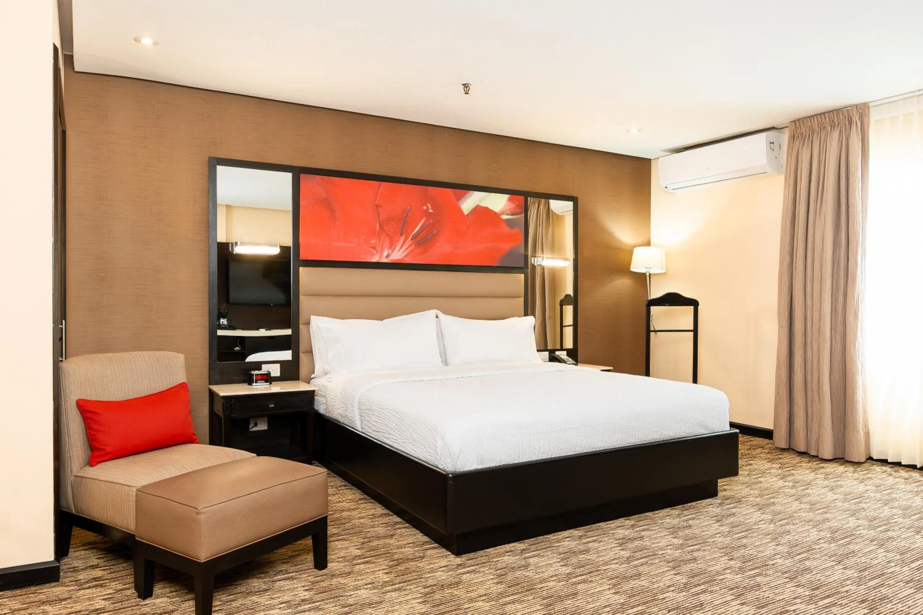 Bedroom, Bed in Hilton Garden Inn Guatemala City