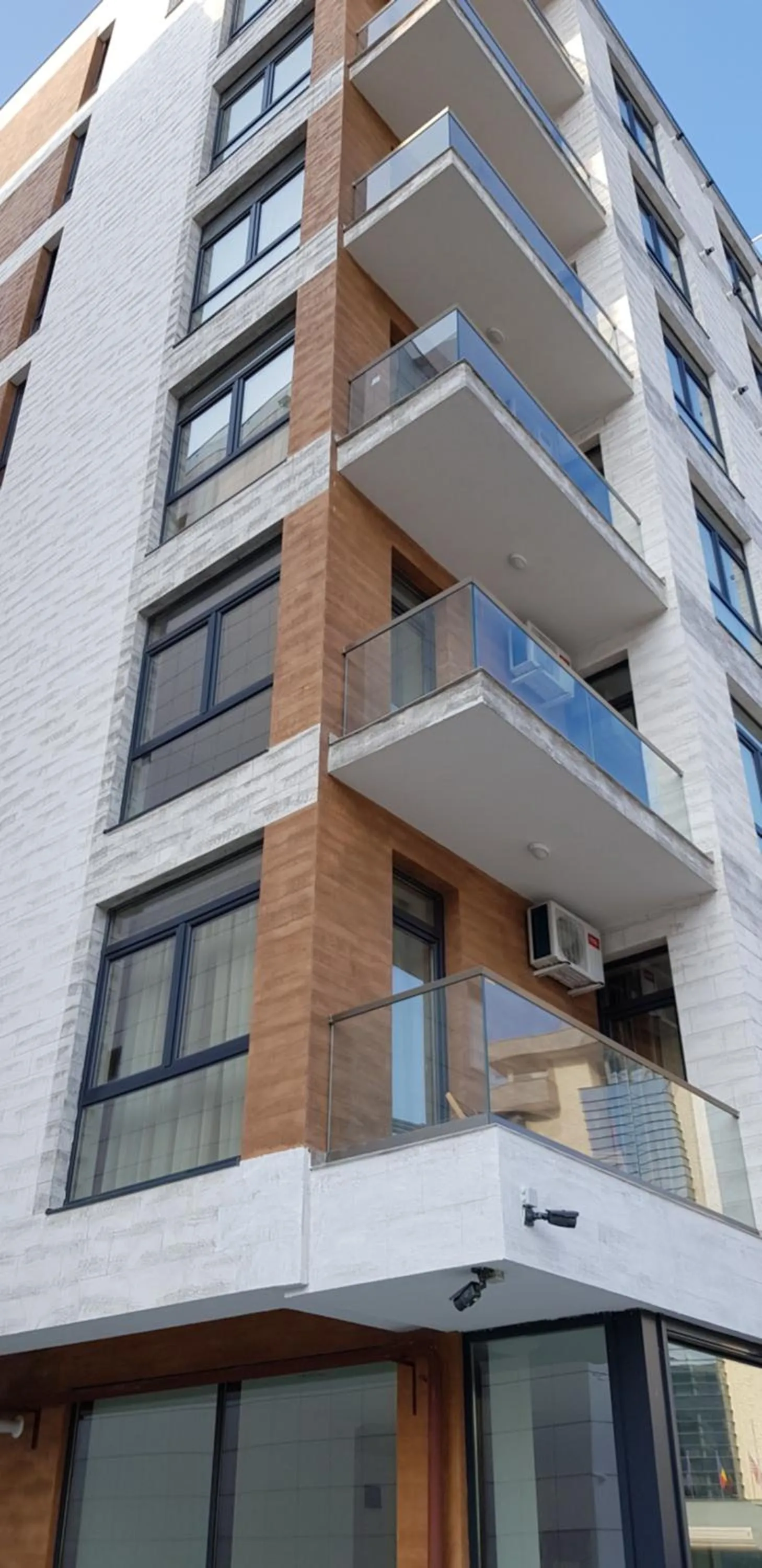 Facade/entrance in Lotus 7 Silver