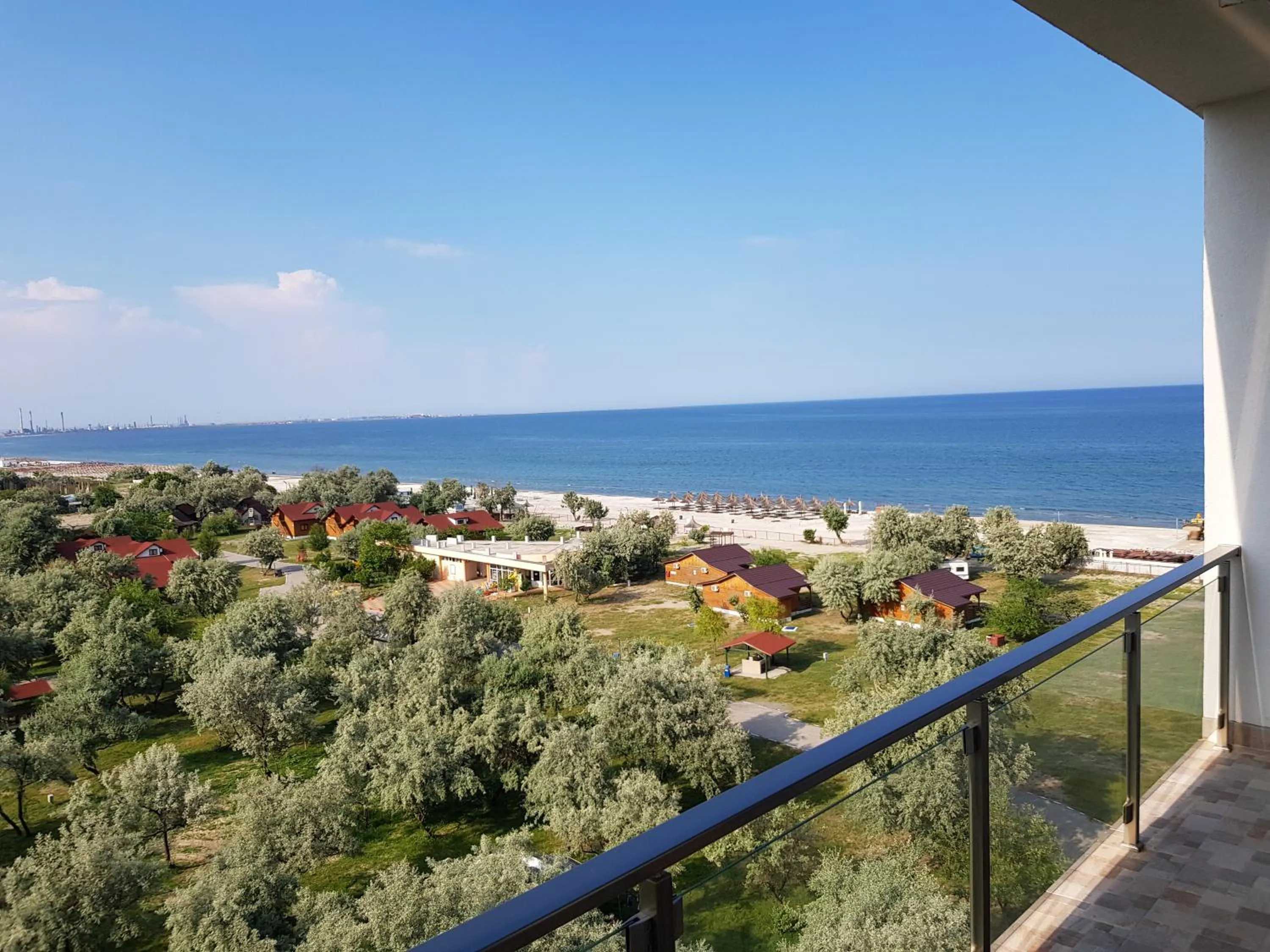 Sea view in Lotus 7 Silver