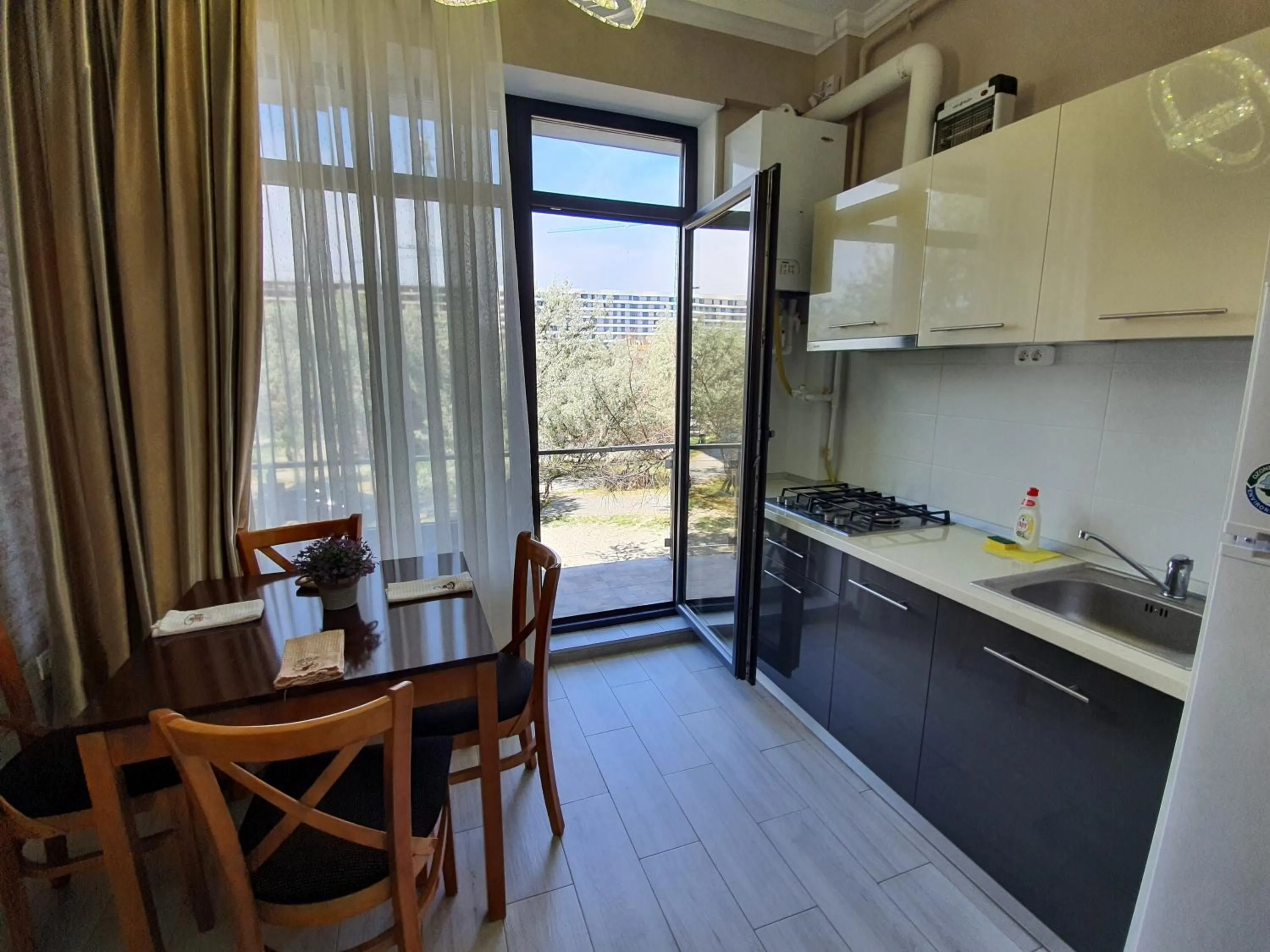 Living room in Lotus 7 Silver