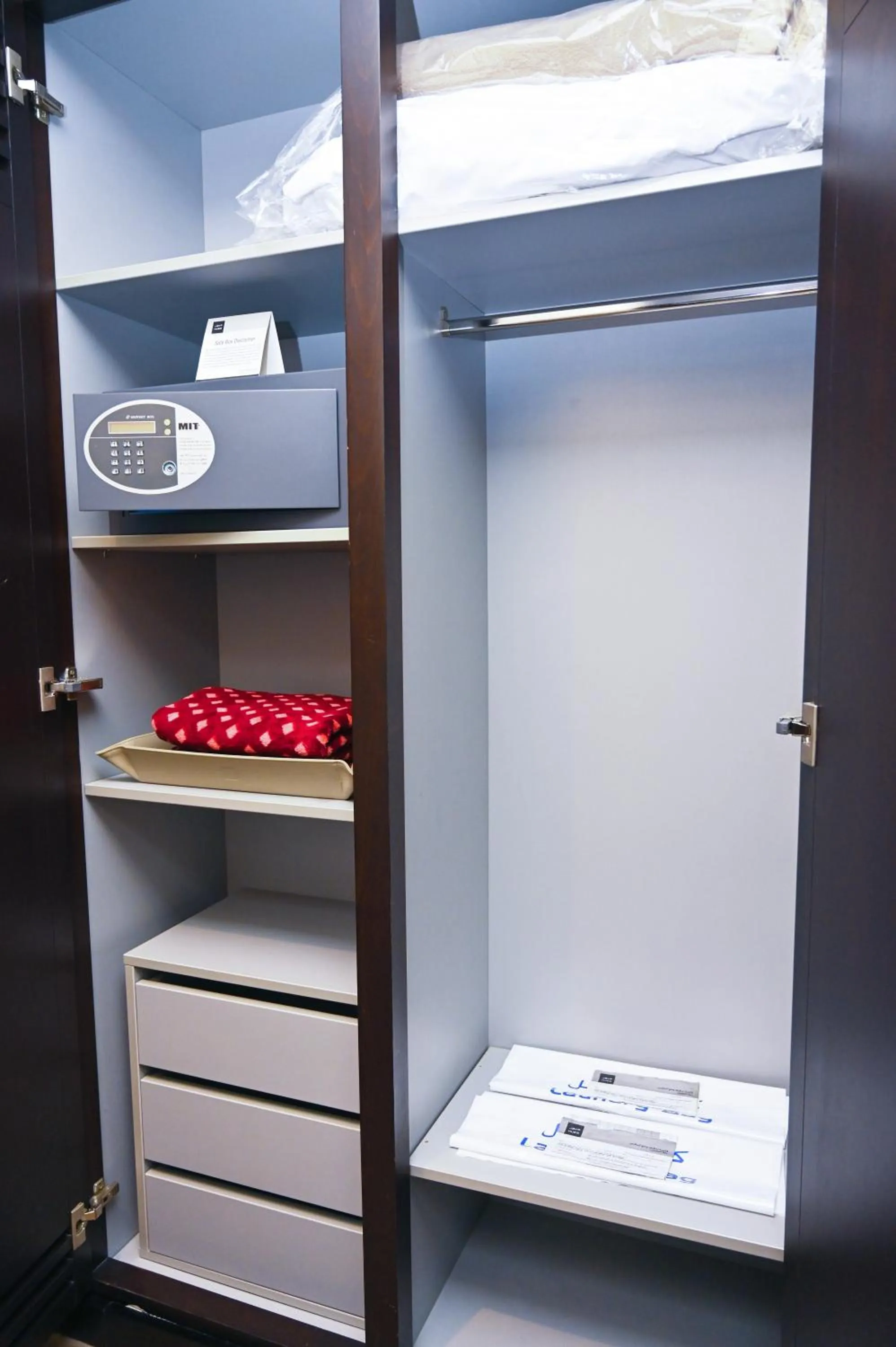 wardrobe in Hues Boutique Hotel