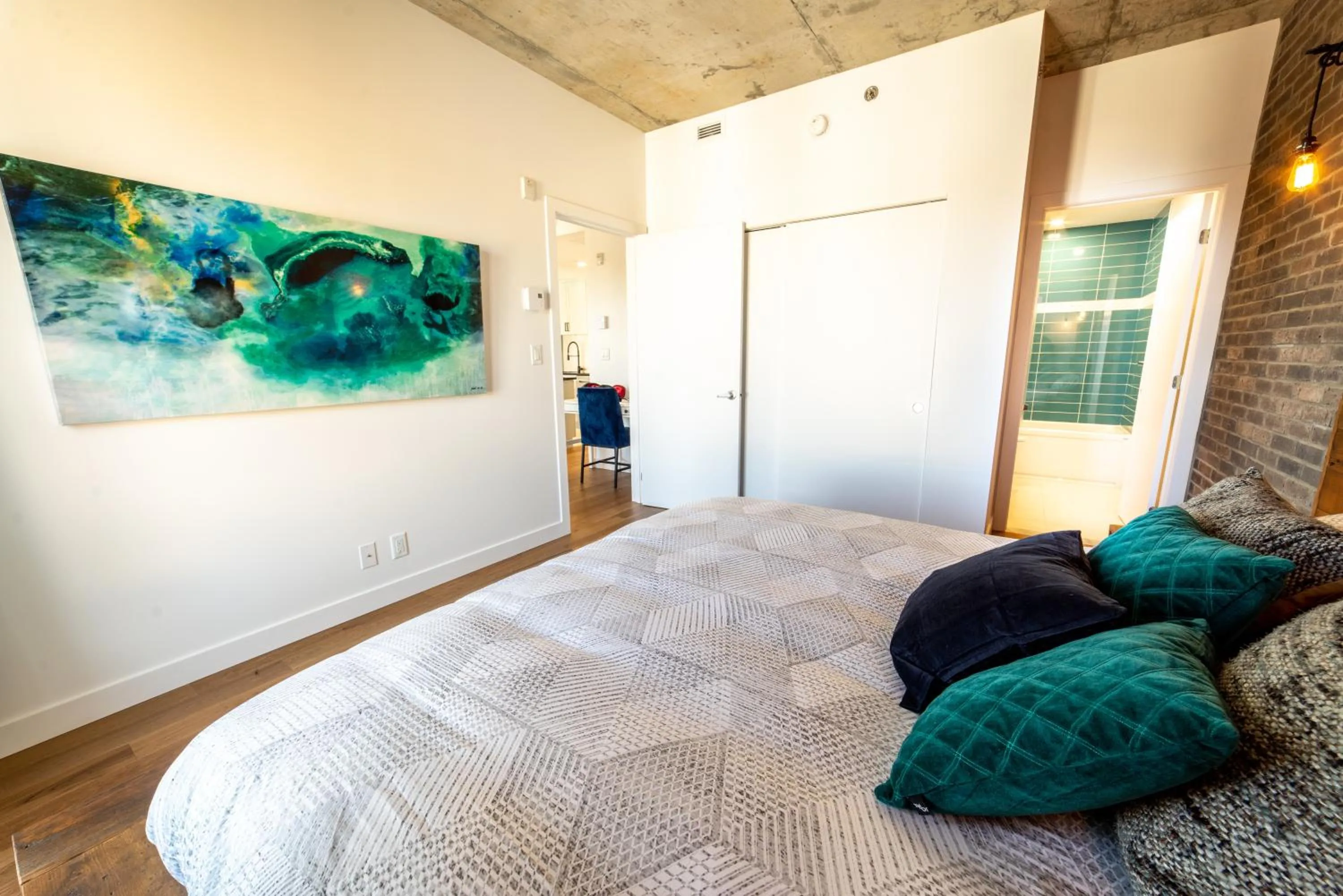 Bedroom, Bed in Aux Havres Urbains - Le Penthouse de la 3ième Avenue