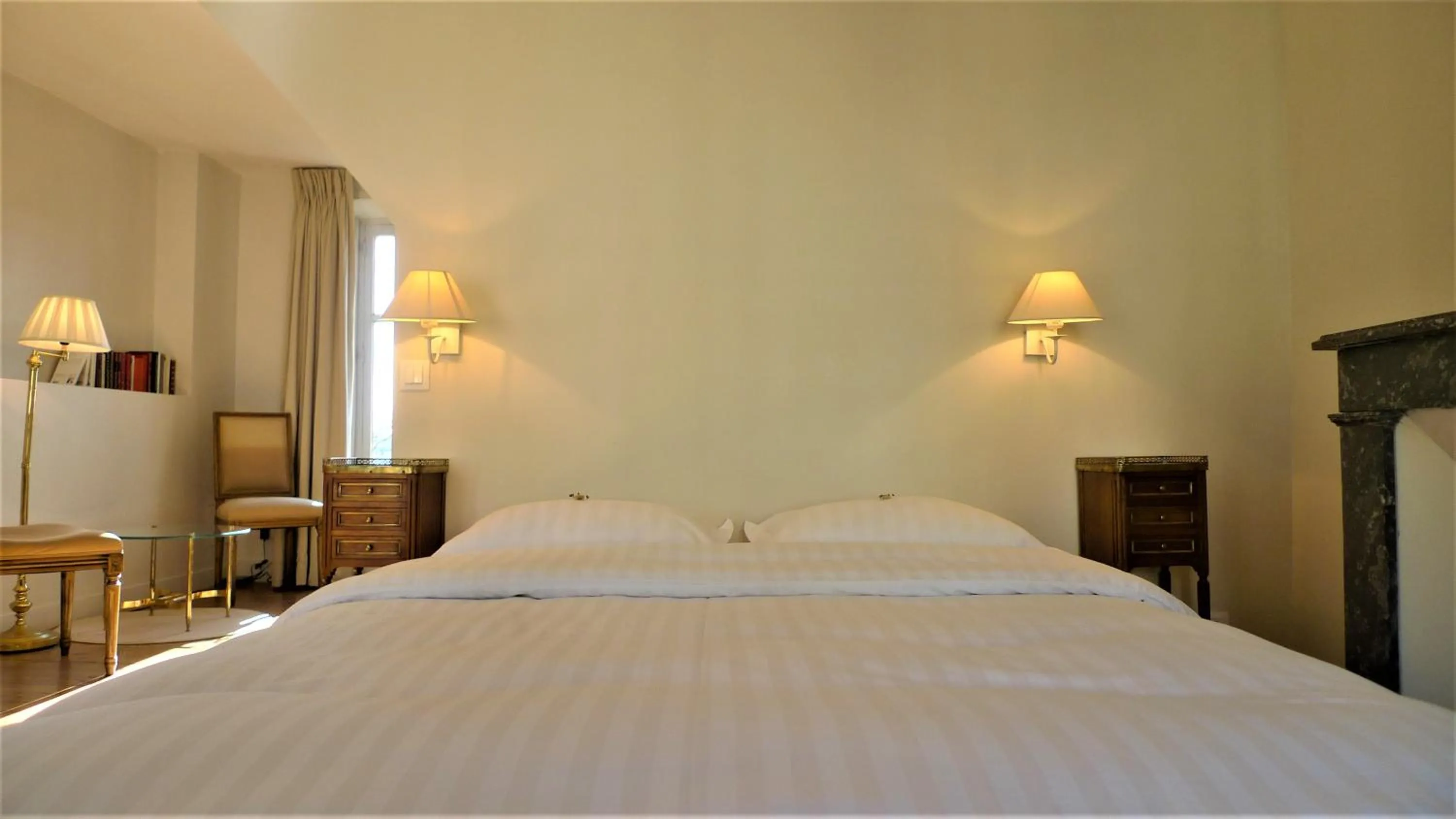 Bed in Les chambres de l'Abbaye