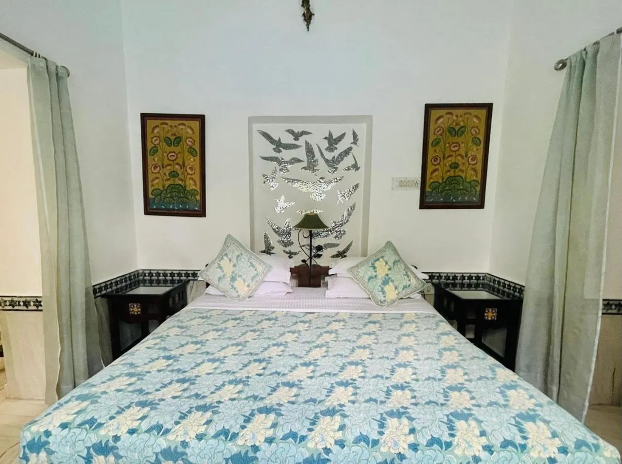 Bed in Mahendra Prakash