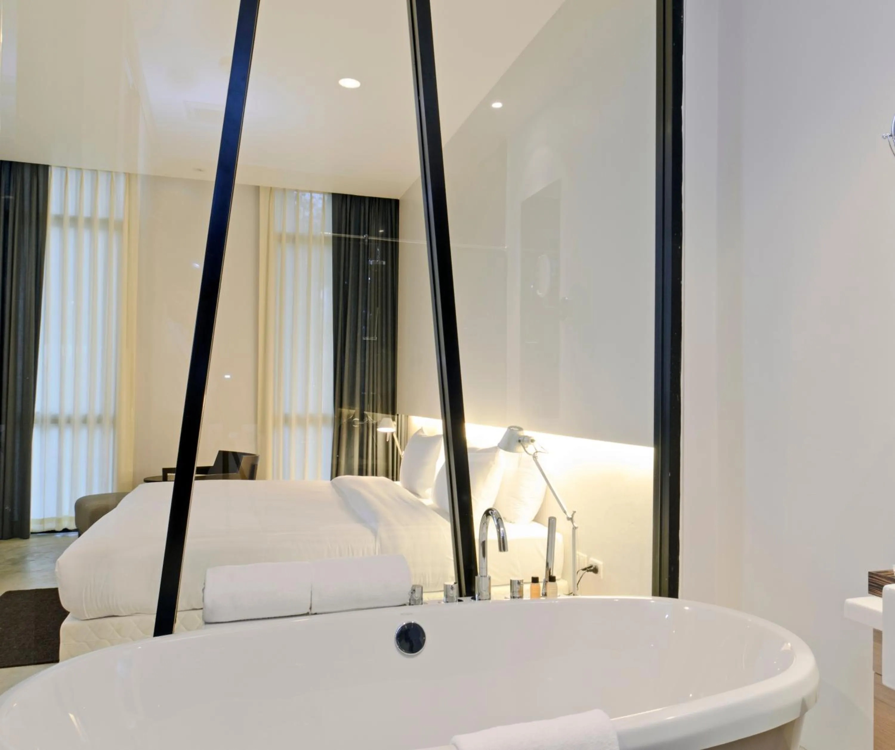 Bathroom, Bed in Vismaya Suvarnabhumi Hotel