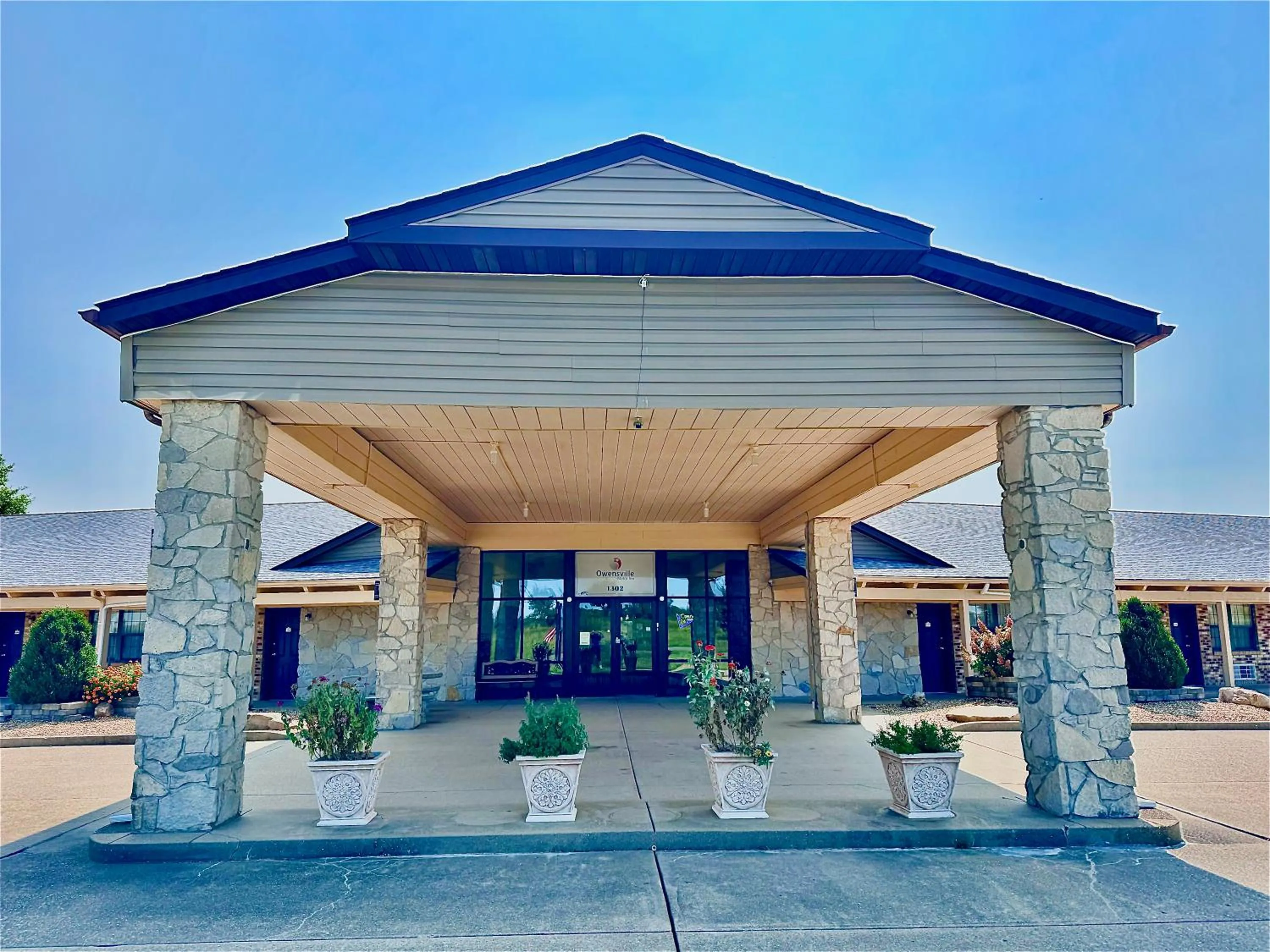 Property building in Owensville Inn