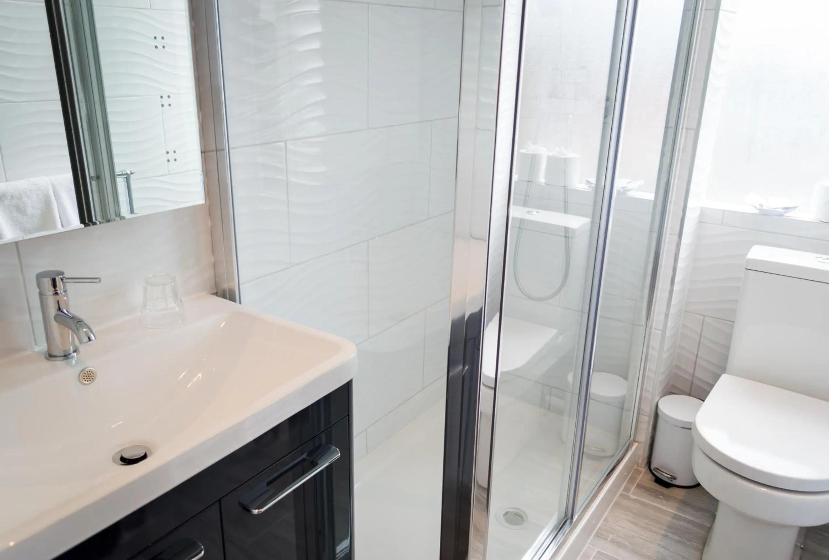 Shower in Ocean Beach Hotel & Spa - OCEANA COLLECTION