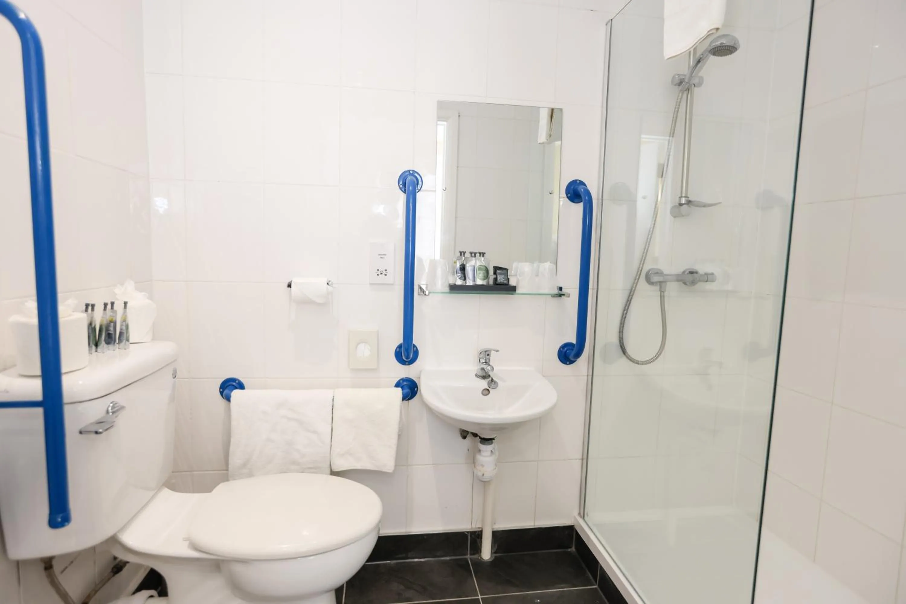 Shower in Ocean Beach Hotel & Spa - OCEANA COLLECTION