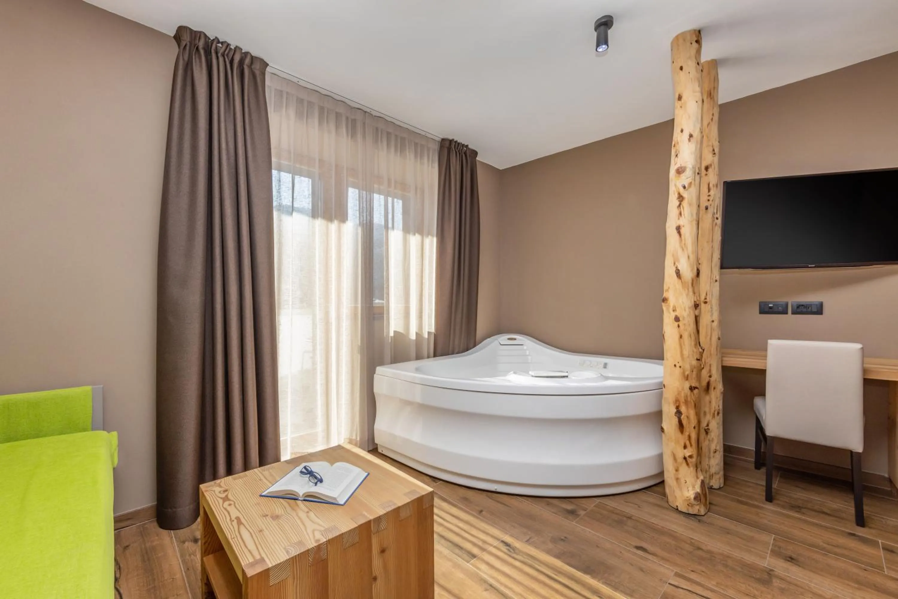 Hot Tub, Bed in Hotel Vittoria - Ricarica l'anima