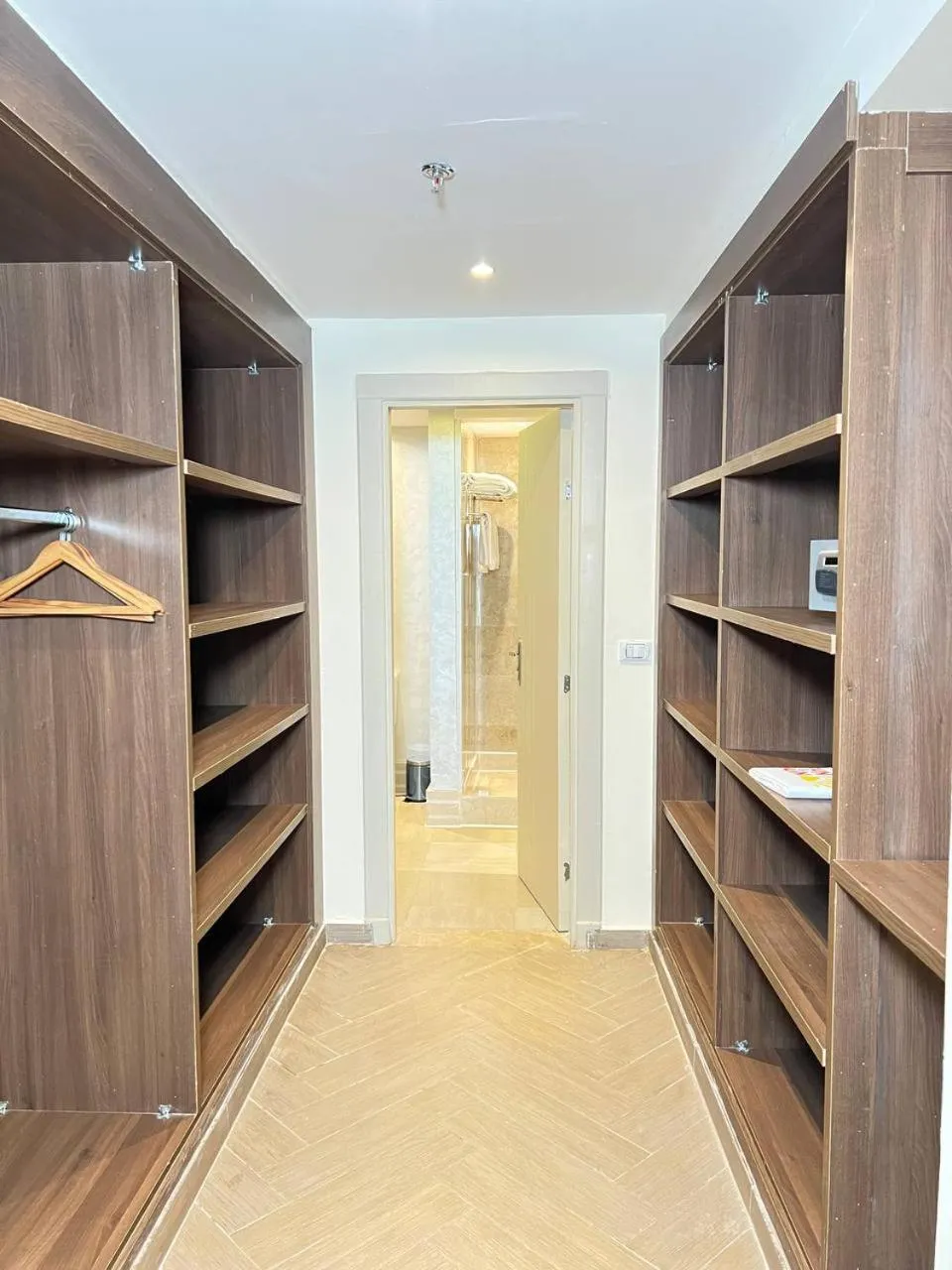 wardrobe in Bellagio Beach Resort & Spa