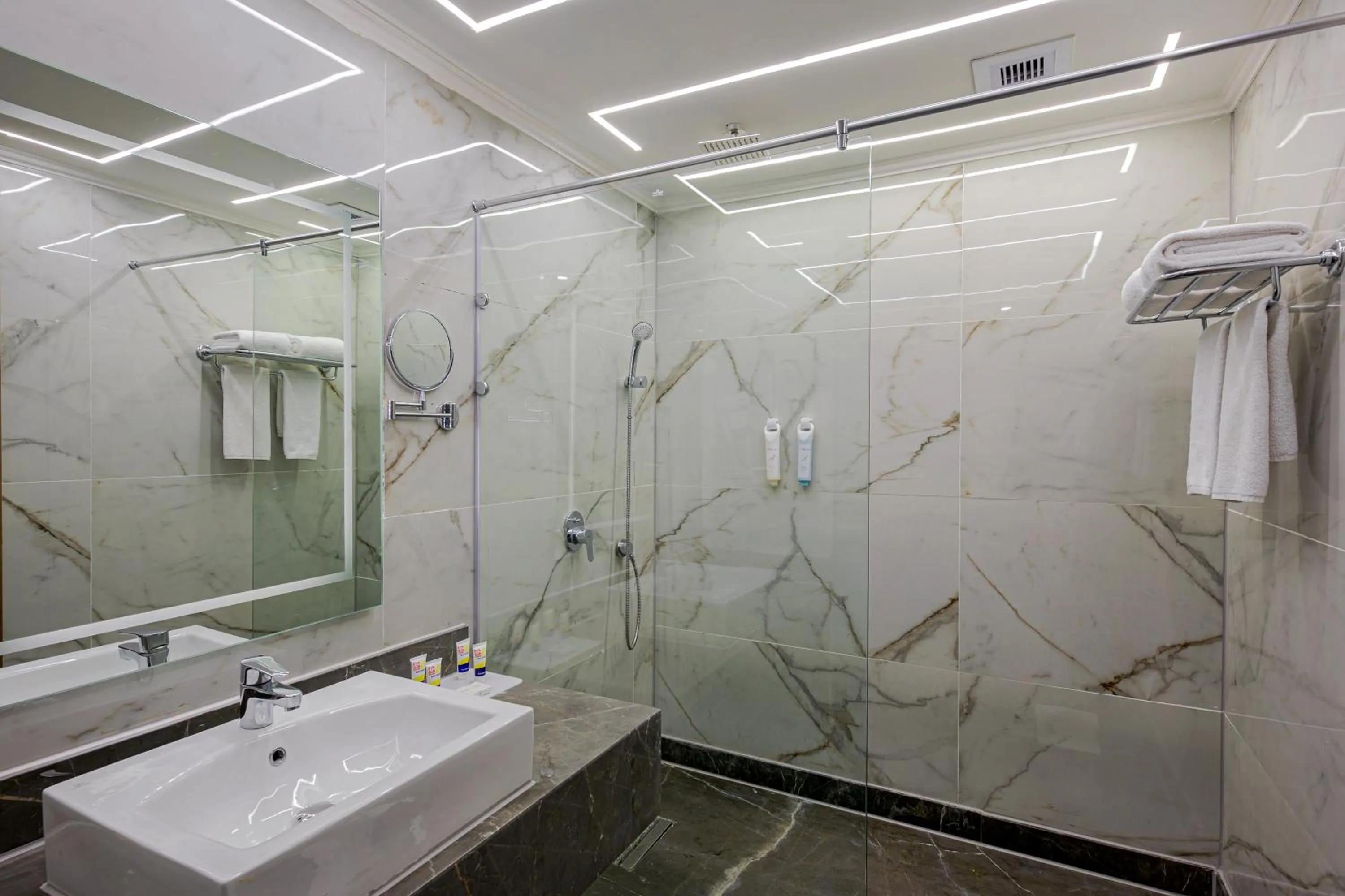 Bathroom in Bellagio Beach Resort & Spa