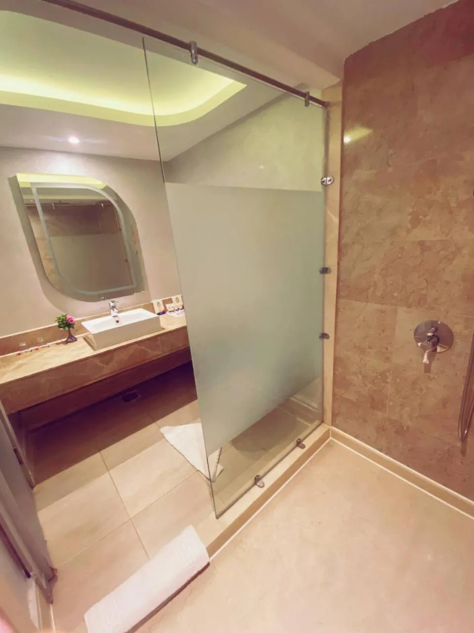 Shower in Bellagio Beach Resort & Spa