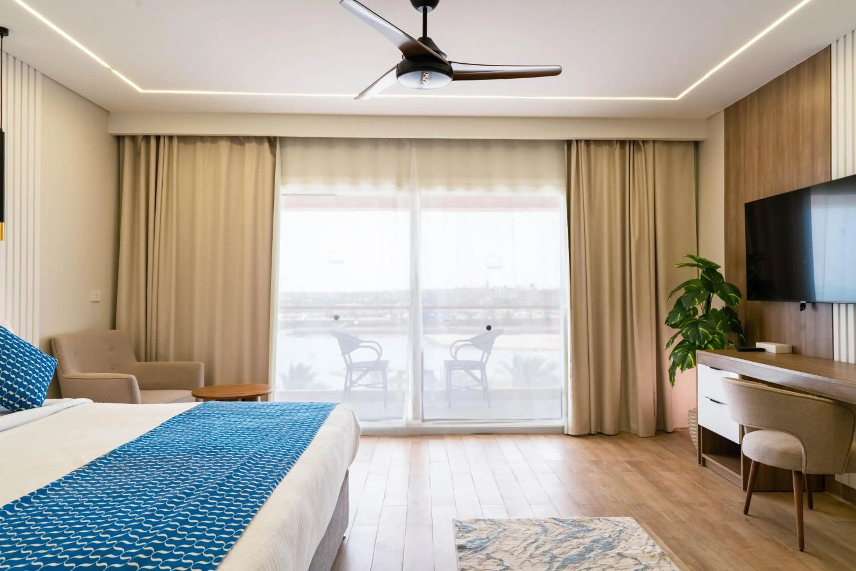 Communal lounge/ TV room, Bed in Bellagio Beach Resort & Spa