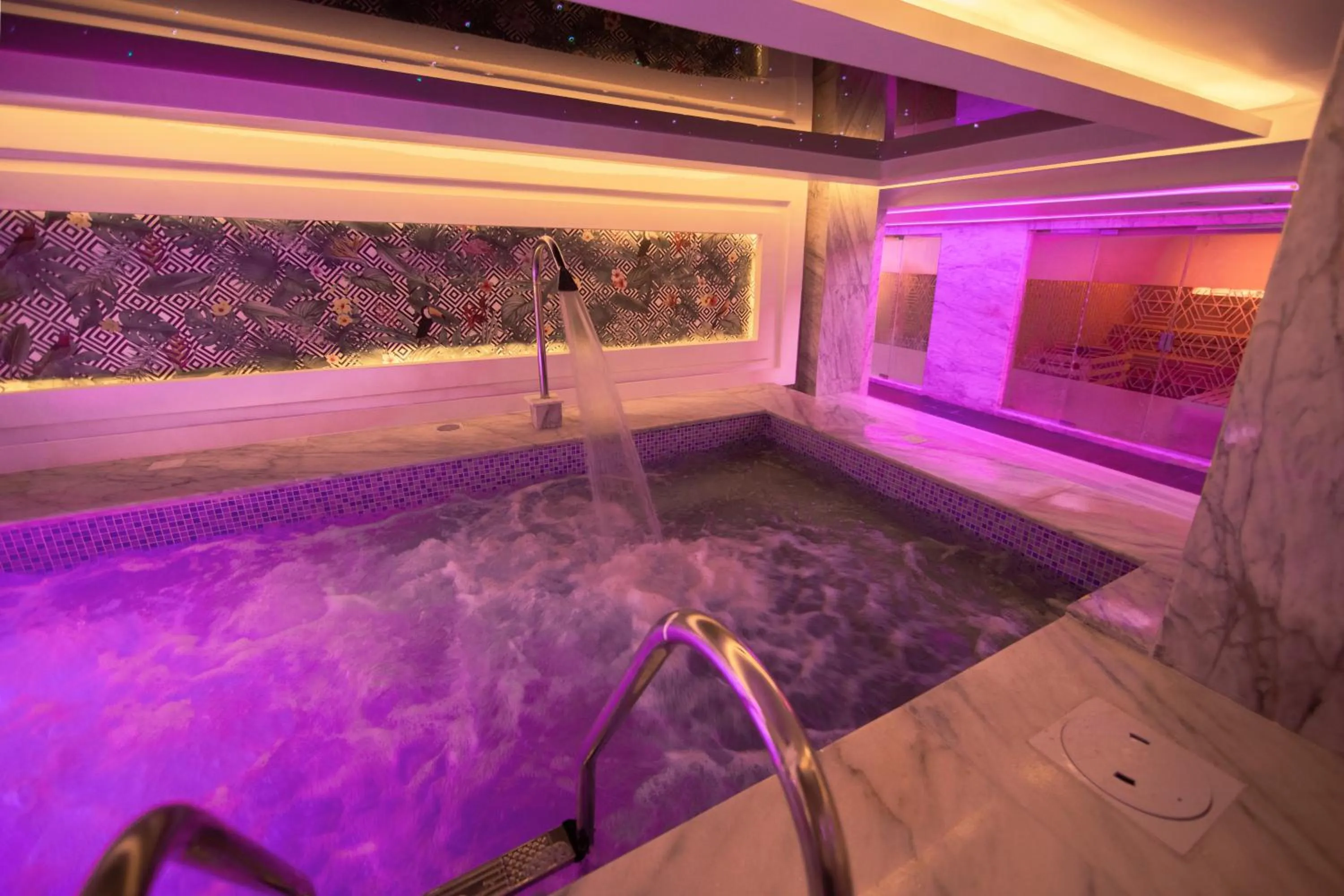 Hot Tub in Bellagio Beach Resort & Spa