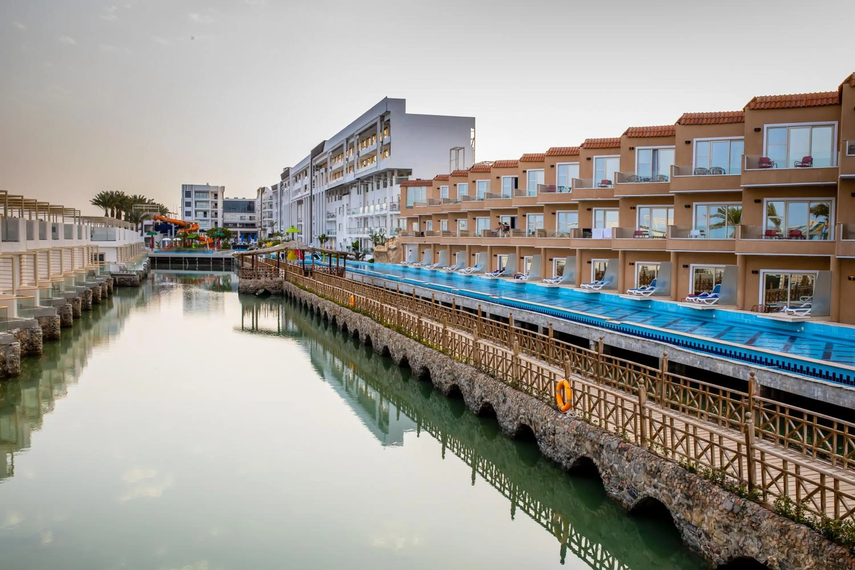 Property building in Bellagio Beach Resort & Spa