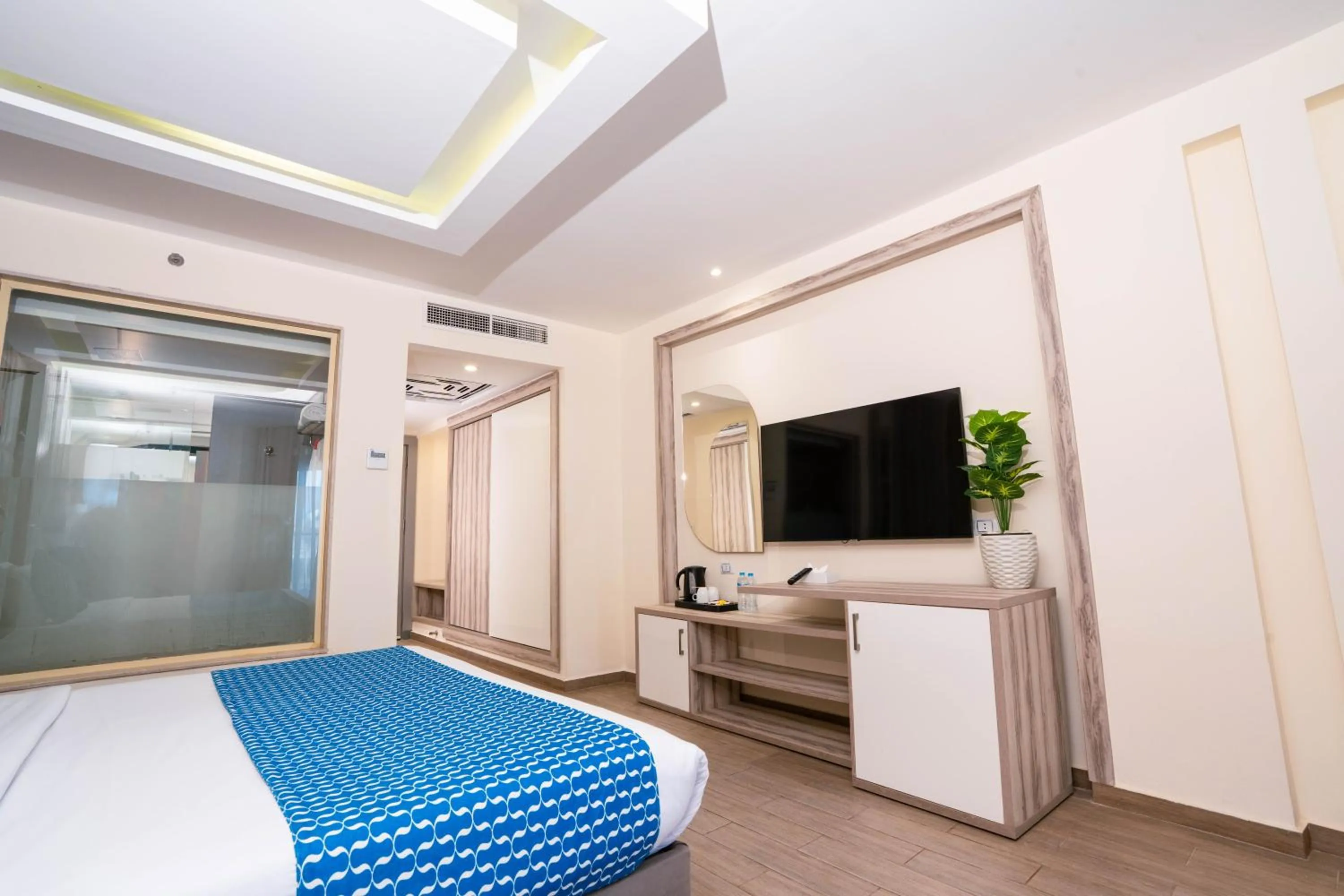 TV and multimedia, Bed in Bellagio Beach Resort & Spa