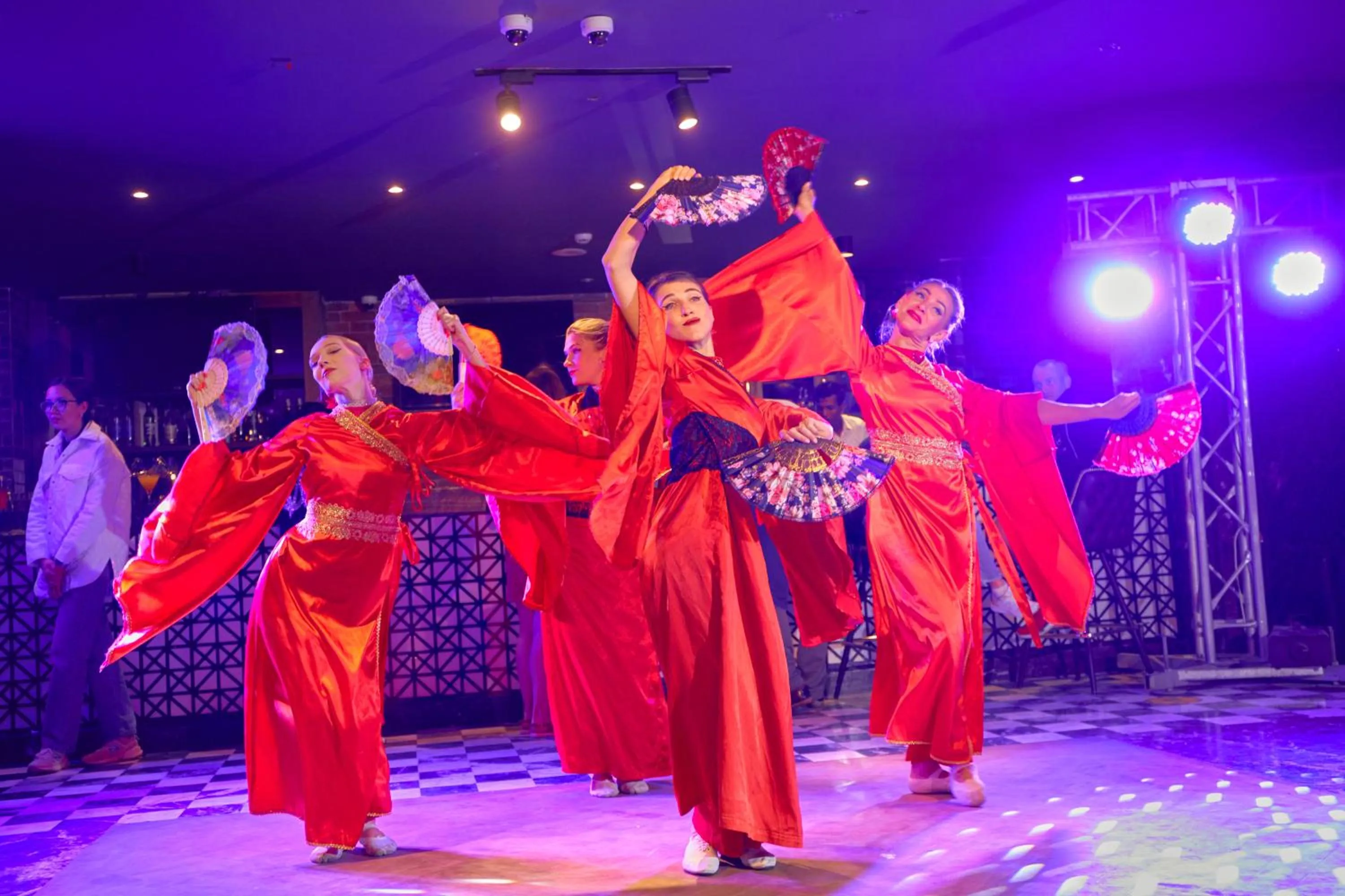 Evening entertainment in Bellagio Beach Resort & Spa