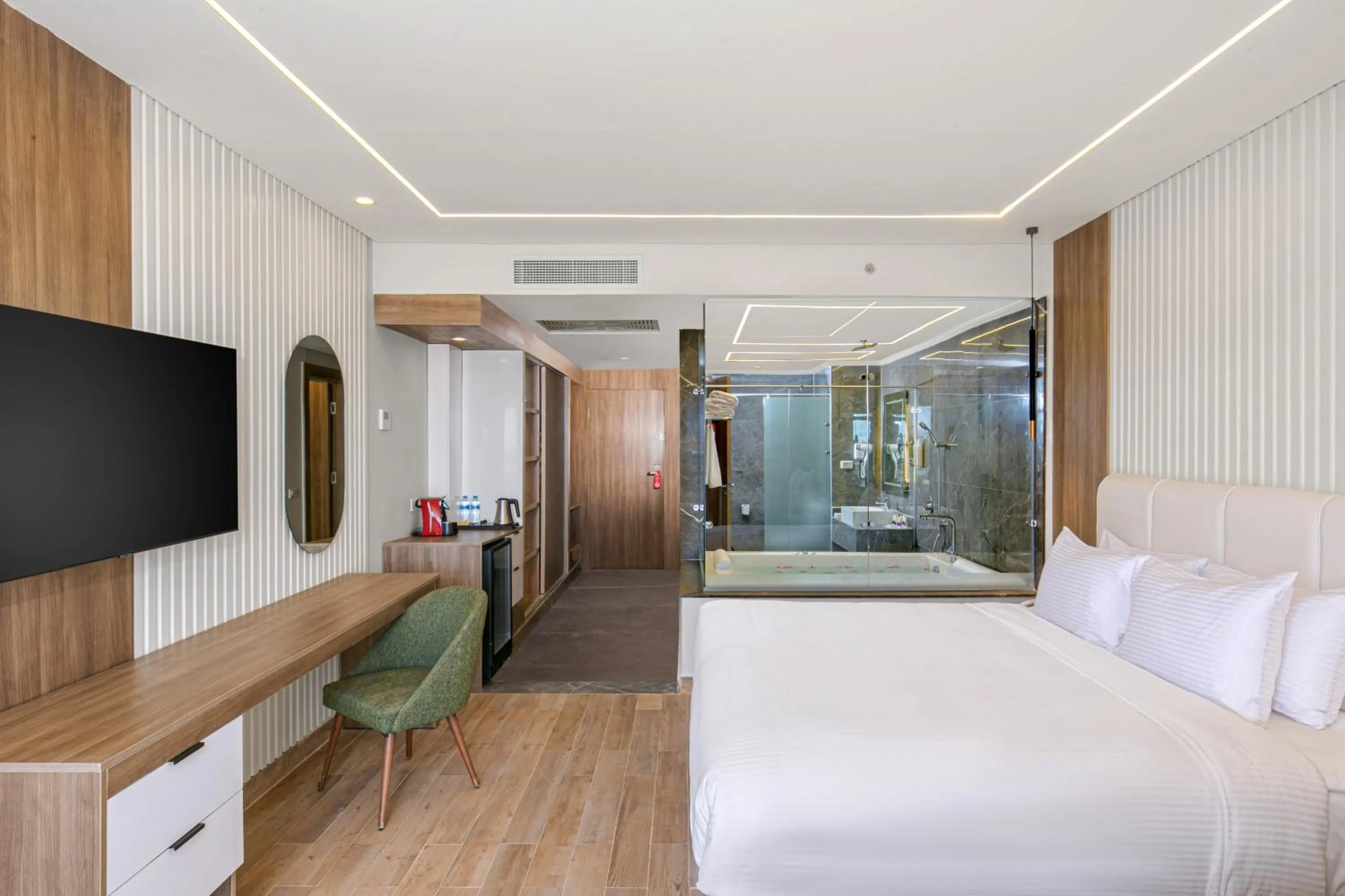 Photo of the whole room, Bed in Bellagio Beach Resort & Spa