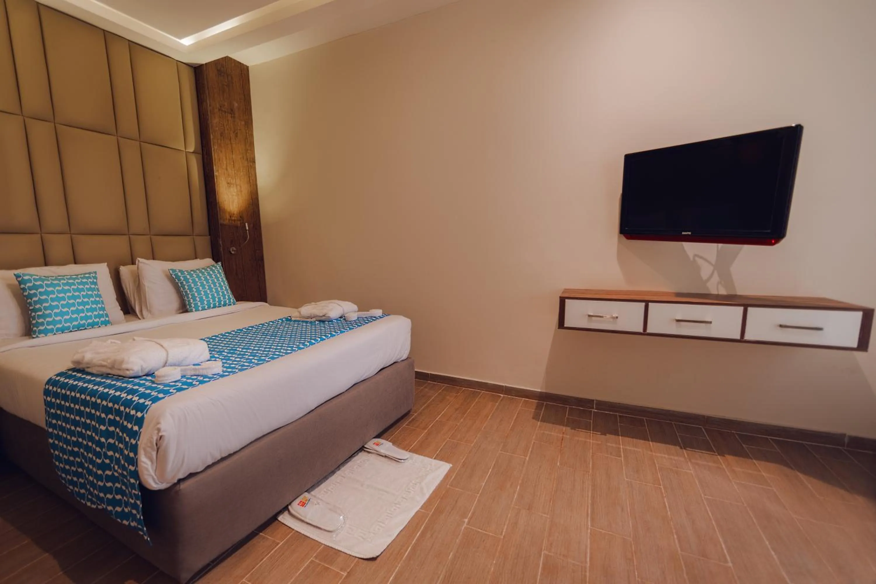 Photo of the whole room, Bed in Bellagio Beach Resort & Spa