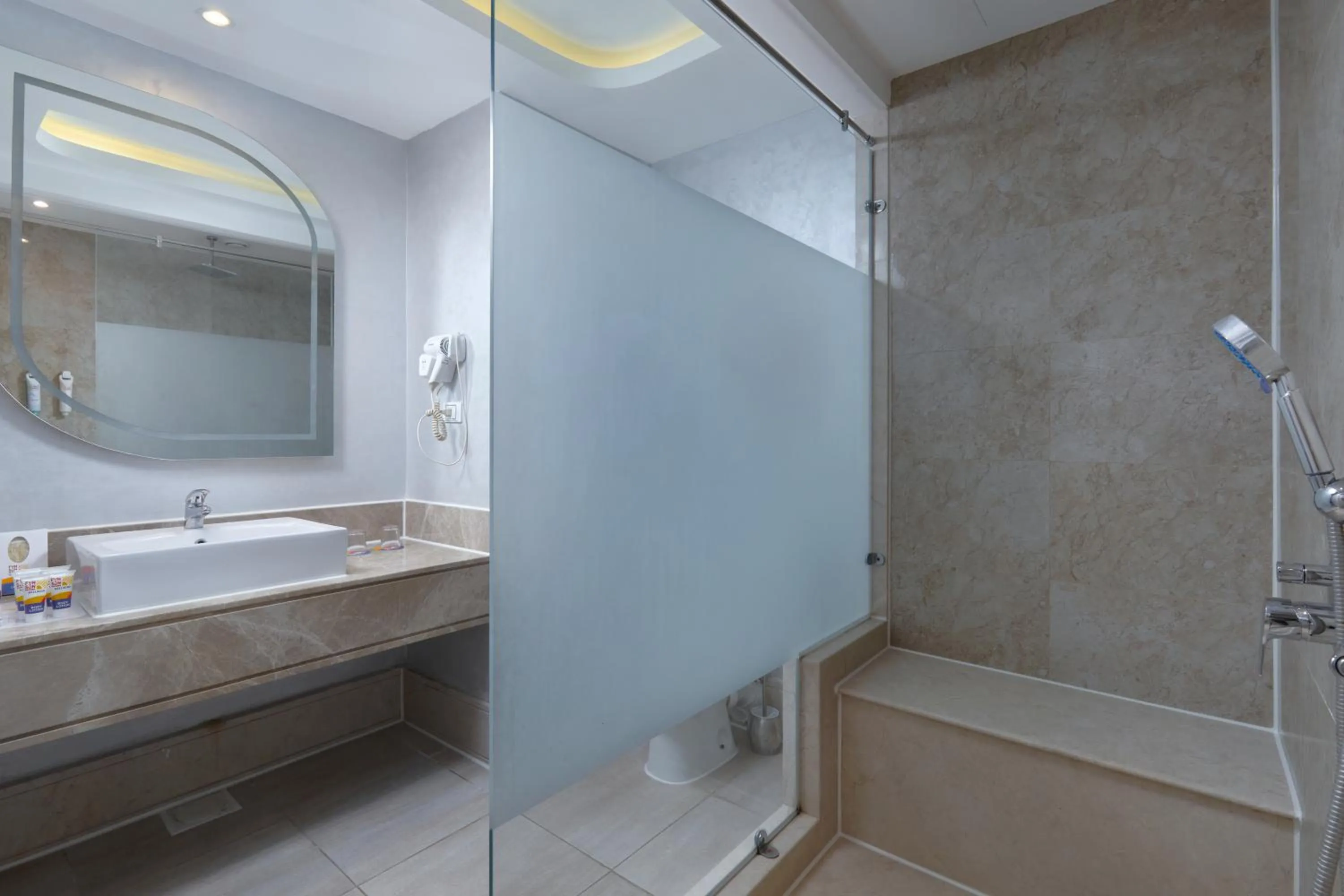 Shower in Bellagio Beach Resort & Spa