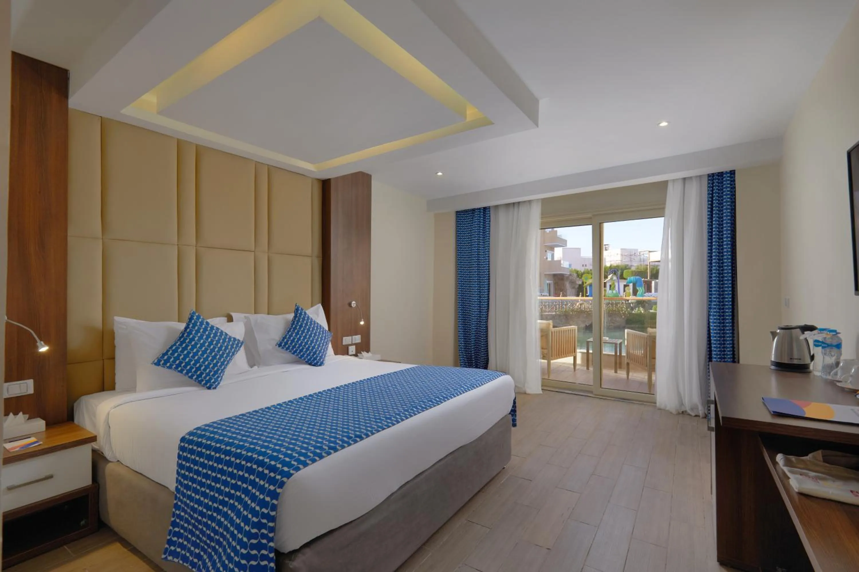 Bedroom, Bed in Bellagio Beach Resort & Spa