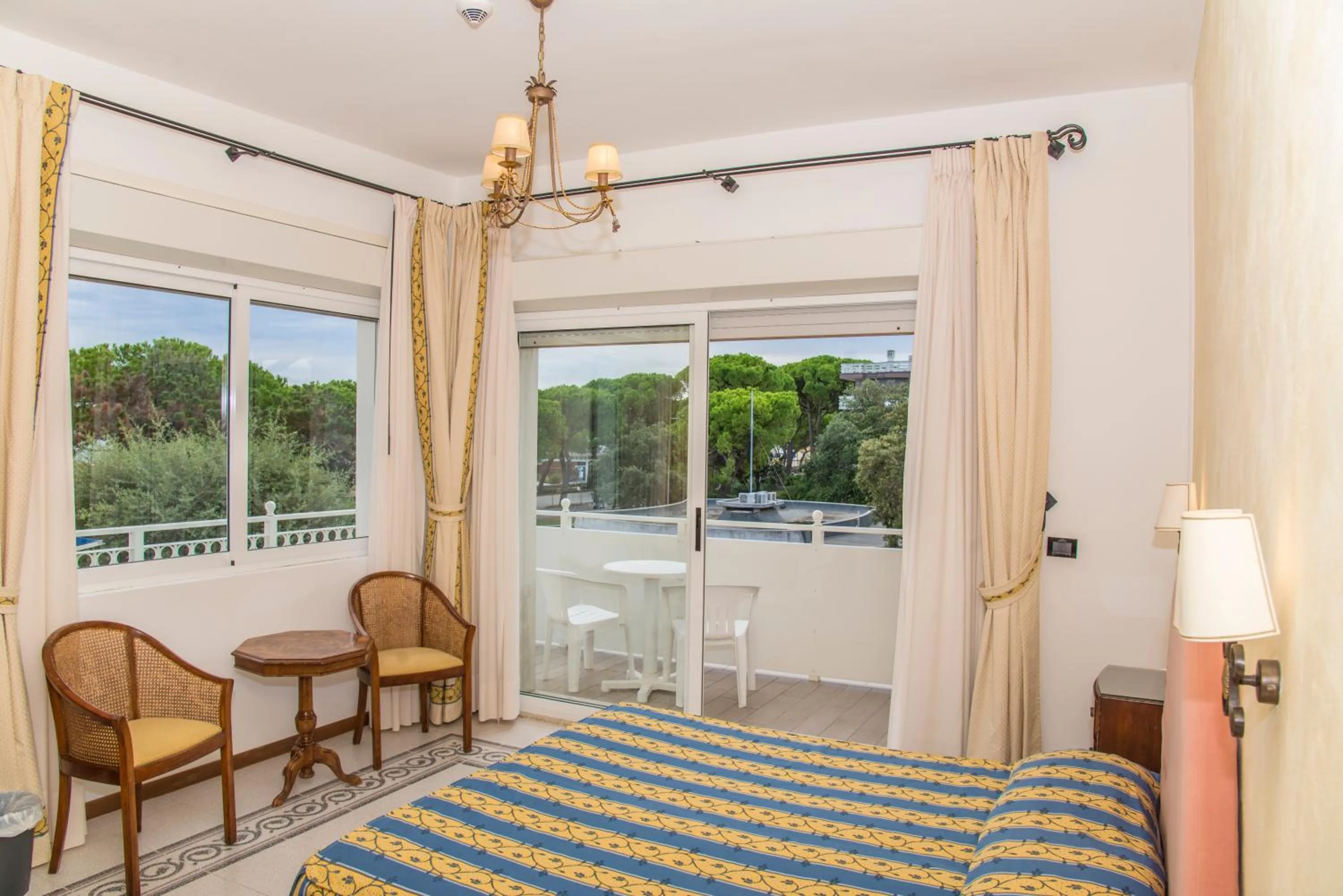 Day, Bed in Hotel Miramare