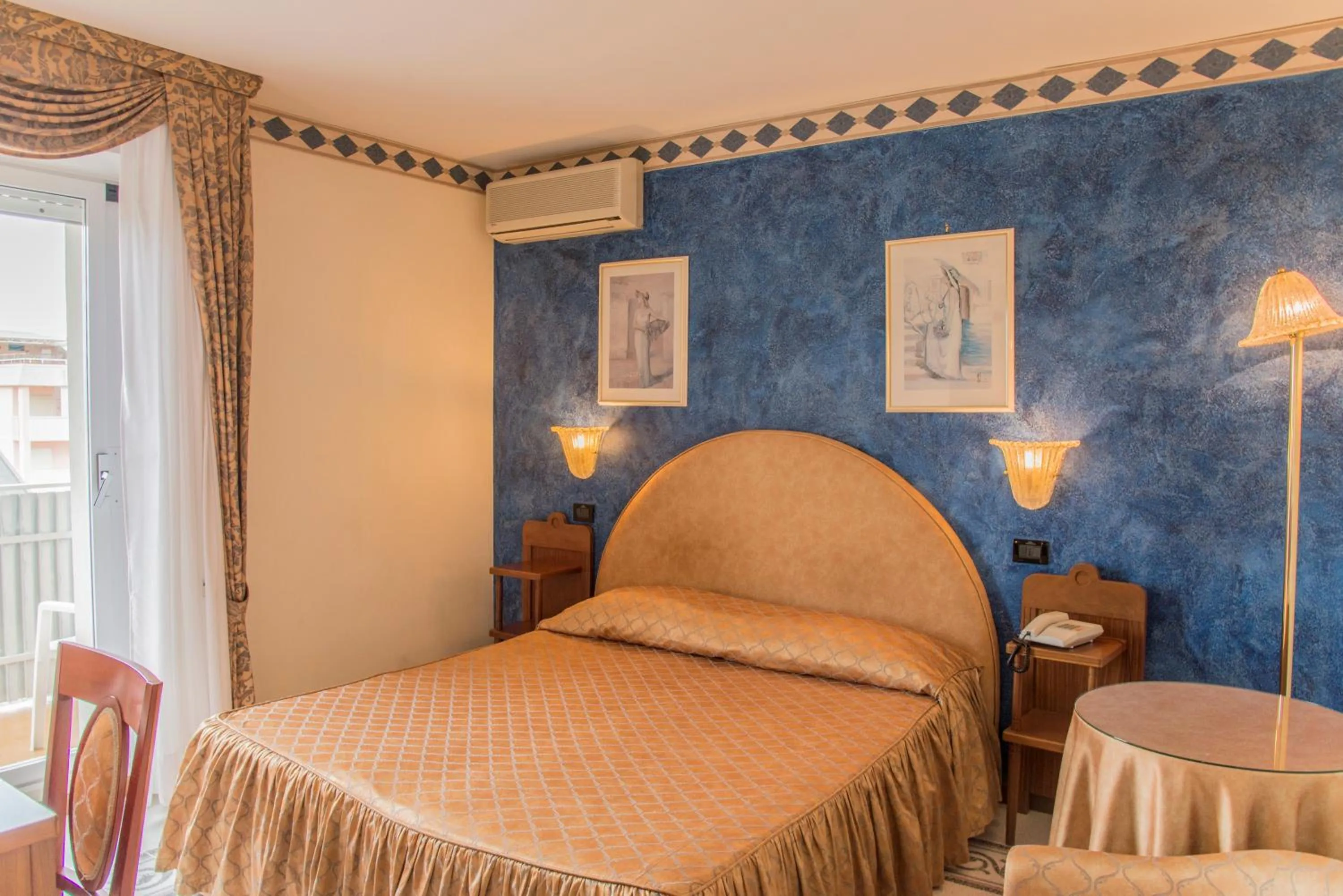 Day, Bed in Hotel Miramare