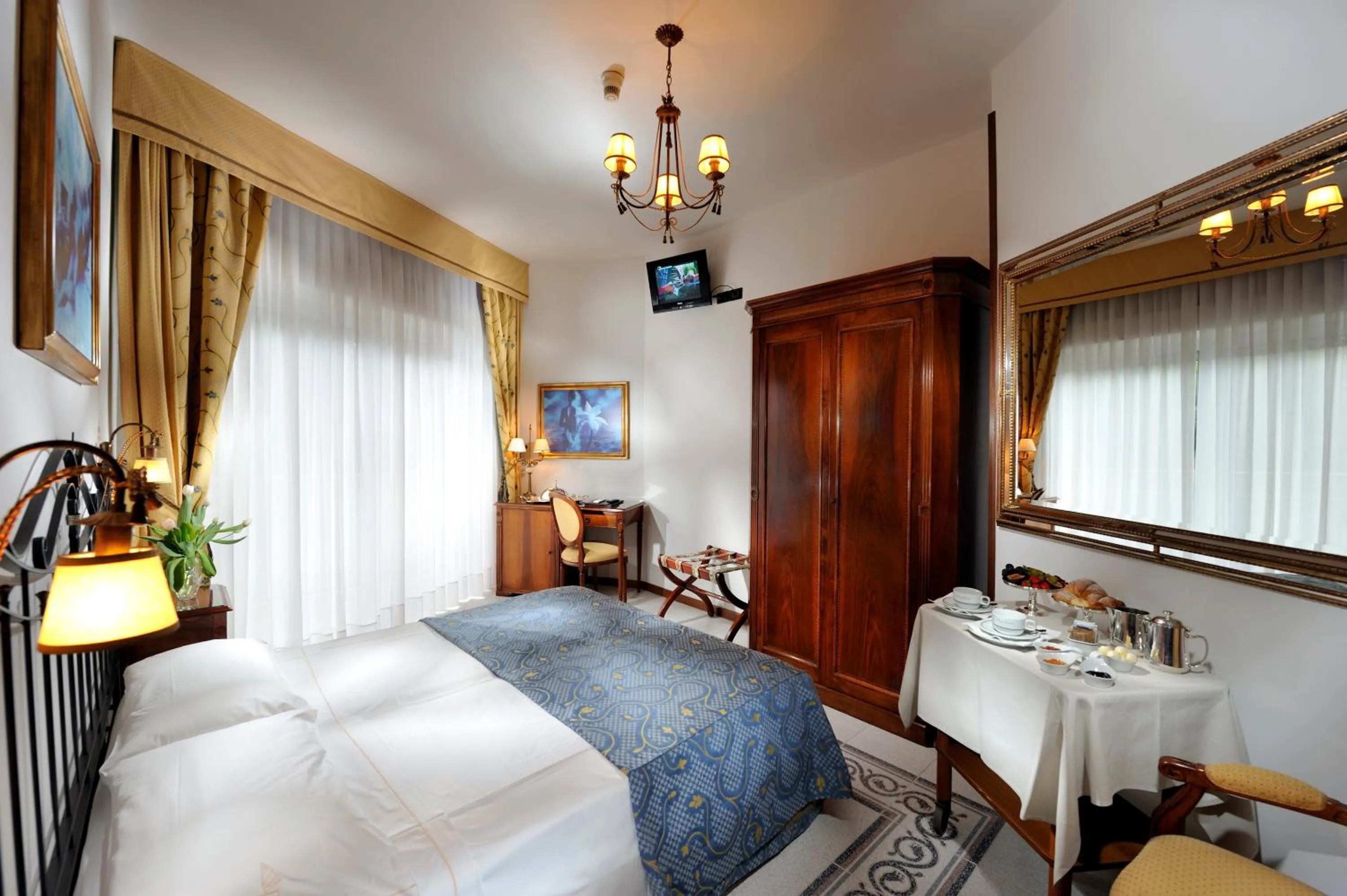 Day, Bed in Hotel Miramare