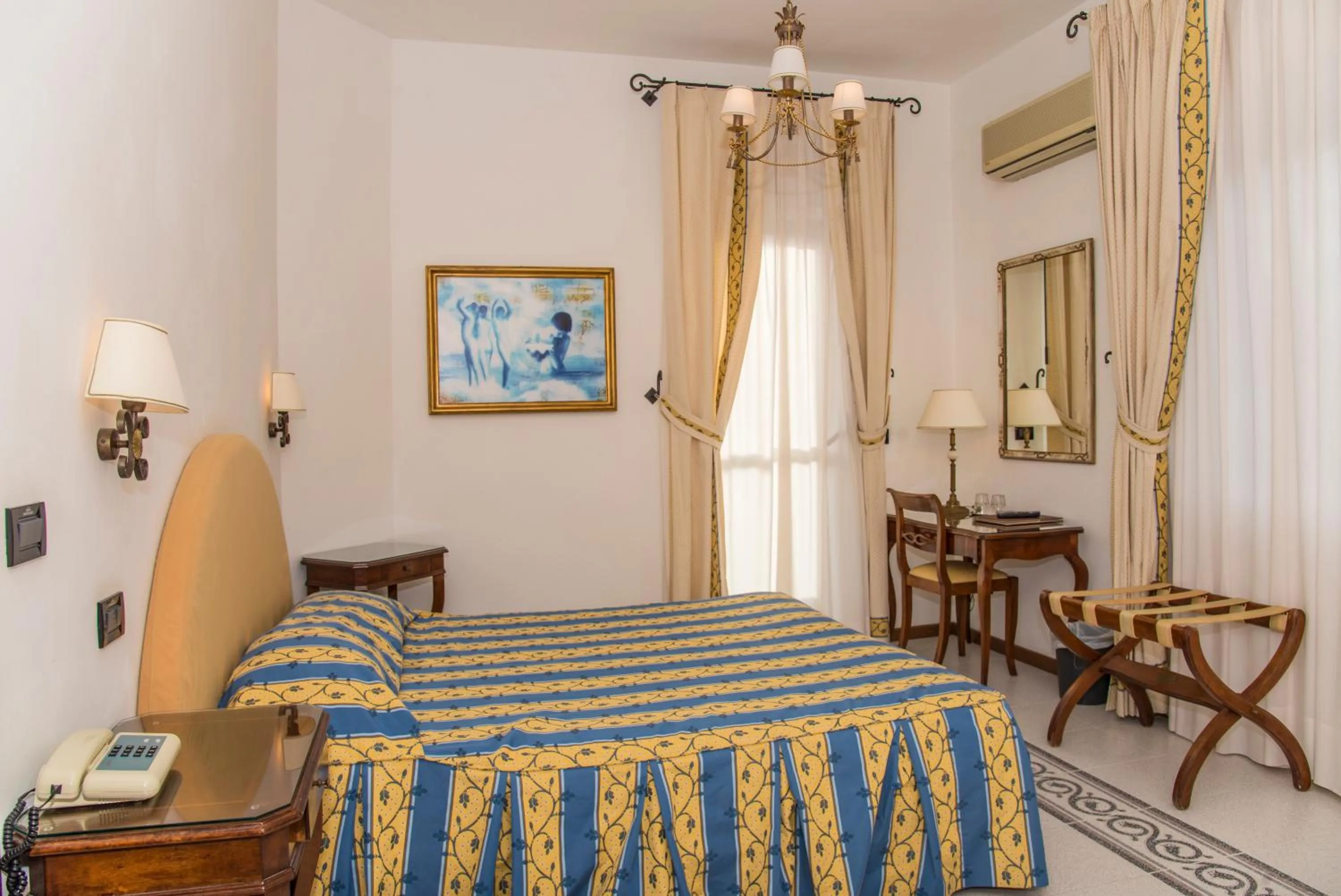 Day, Bed in Hotel Miramare