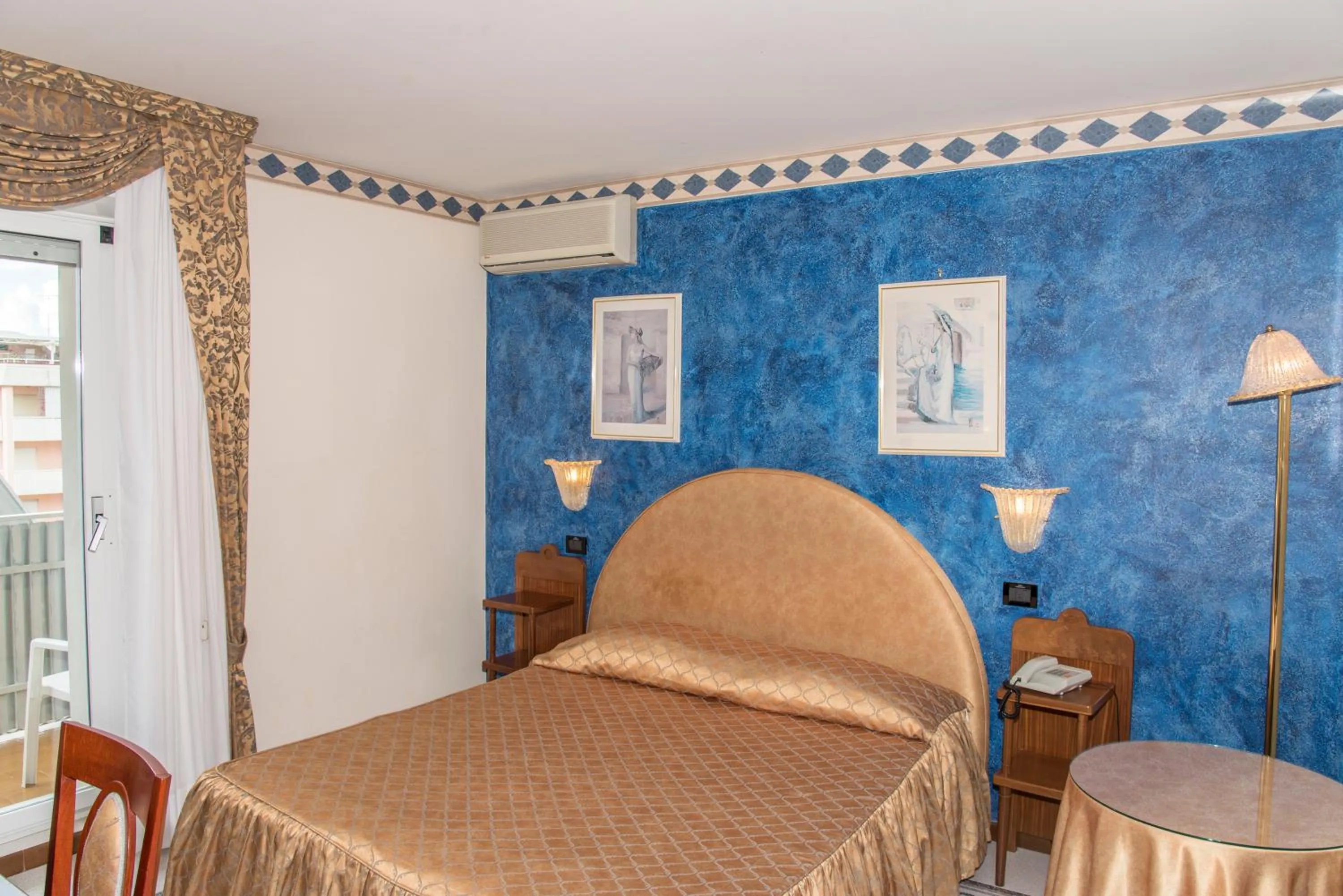 Day, Bed in Hotel Miramare