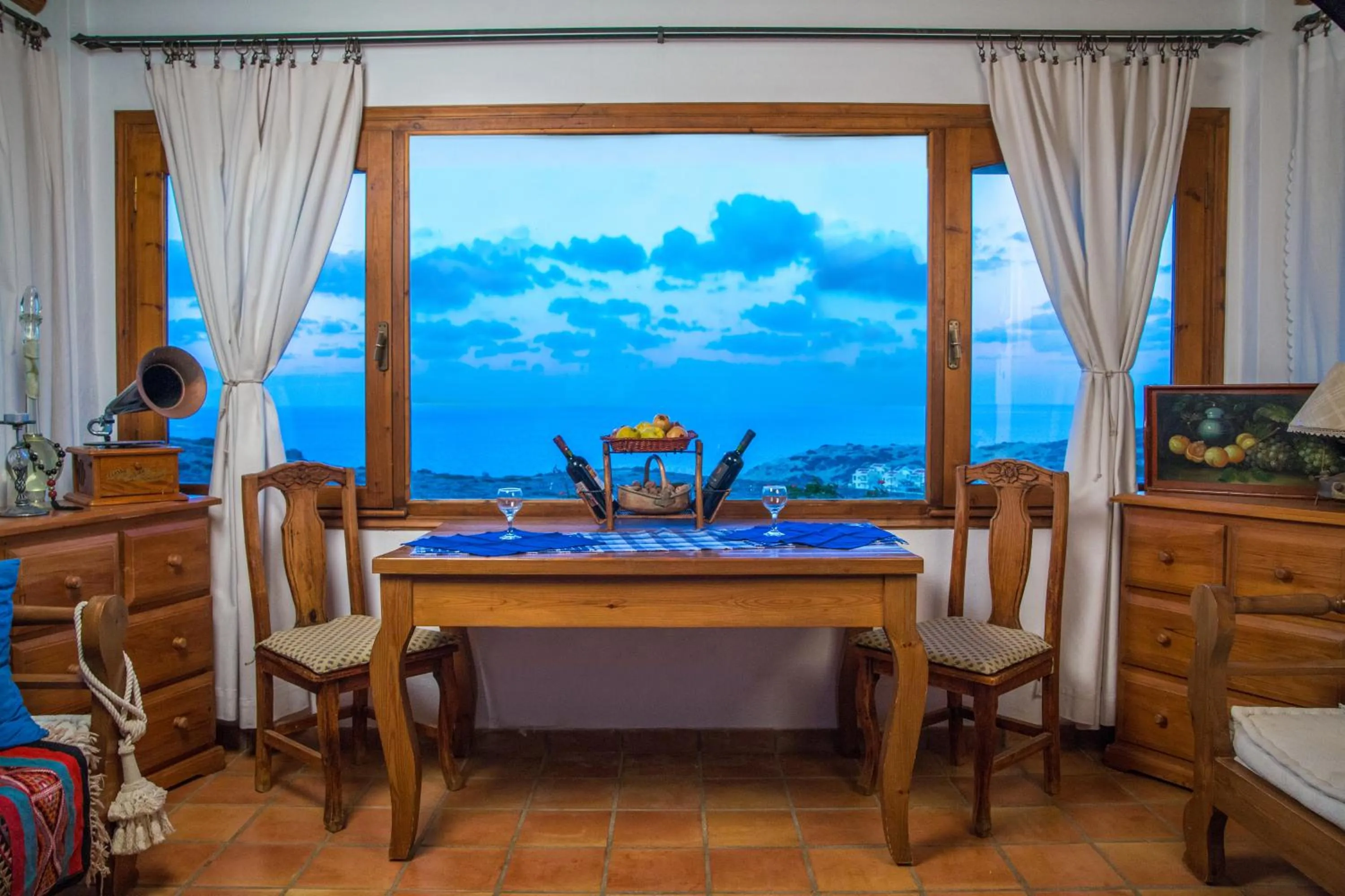 Dining area in Iliatoras