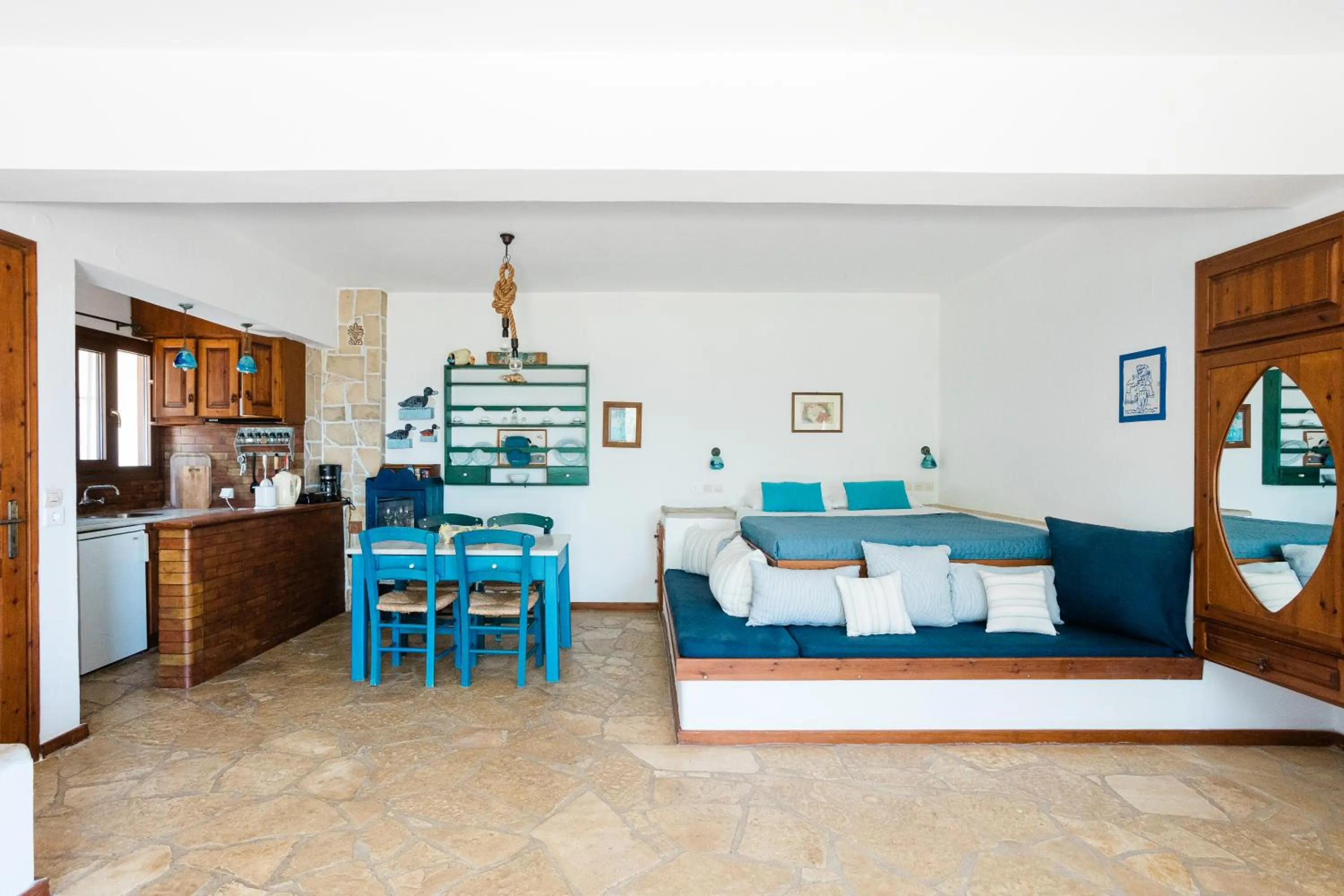 Seating area in Iliatoras