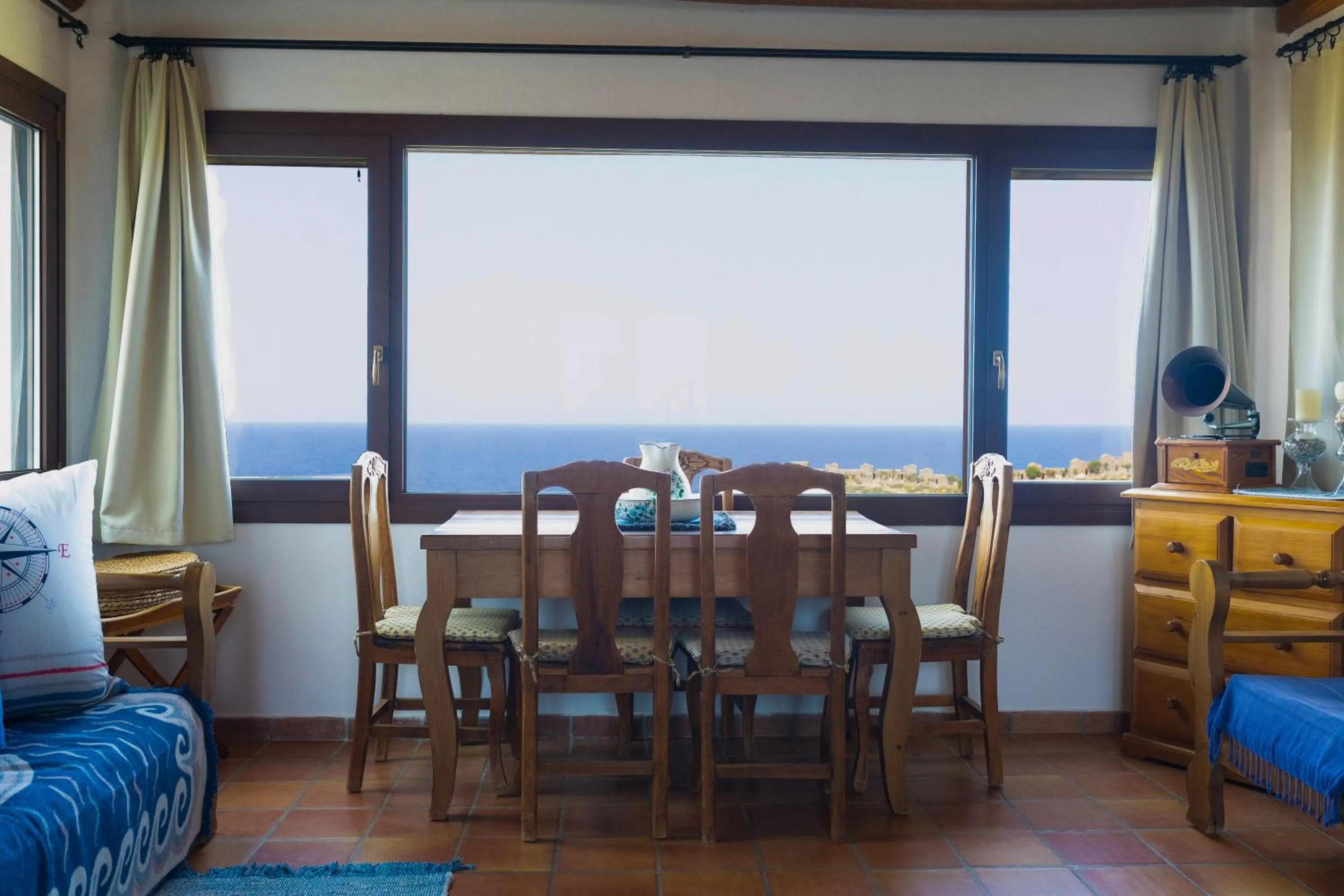 Dining area in Iliatoras