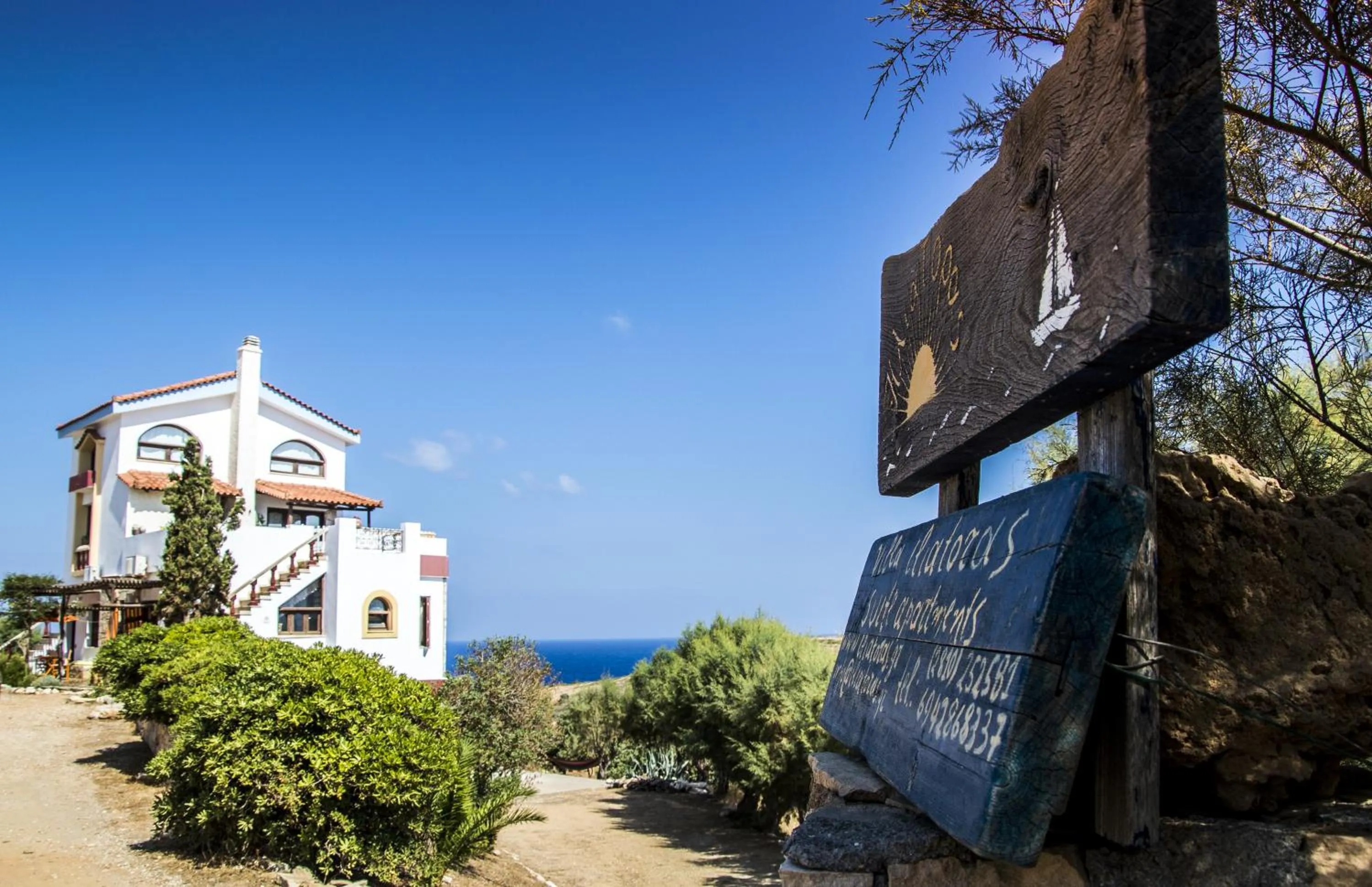 Facade/entrance in Iliatoras