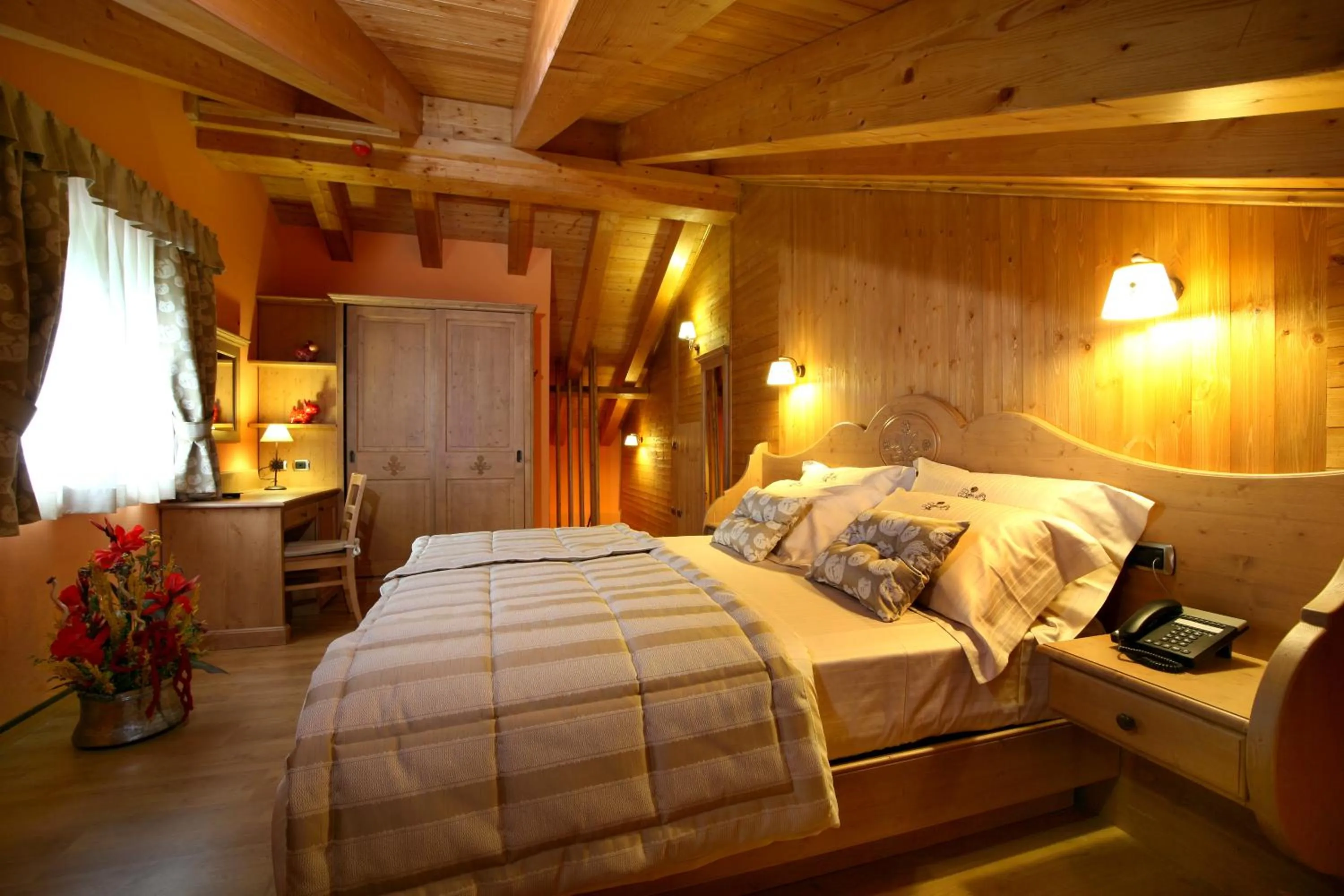 Photo of the whole room, Bed in Hotel Boton D'Or & Wellness a La Thuile