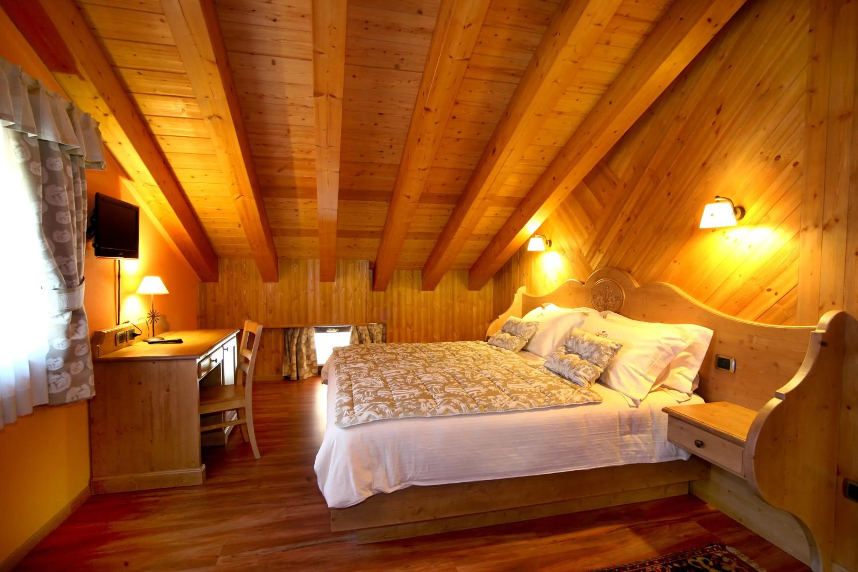 Photo of the whole room, Bed in Hotel Boton D'Or & Wellness a La Thuile