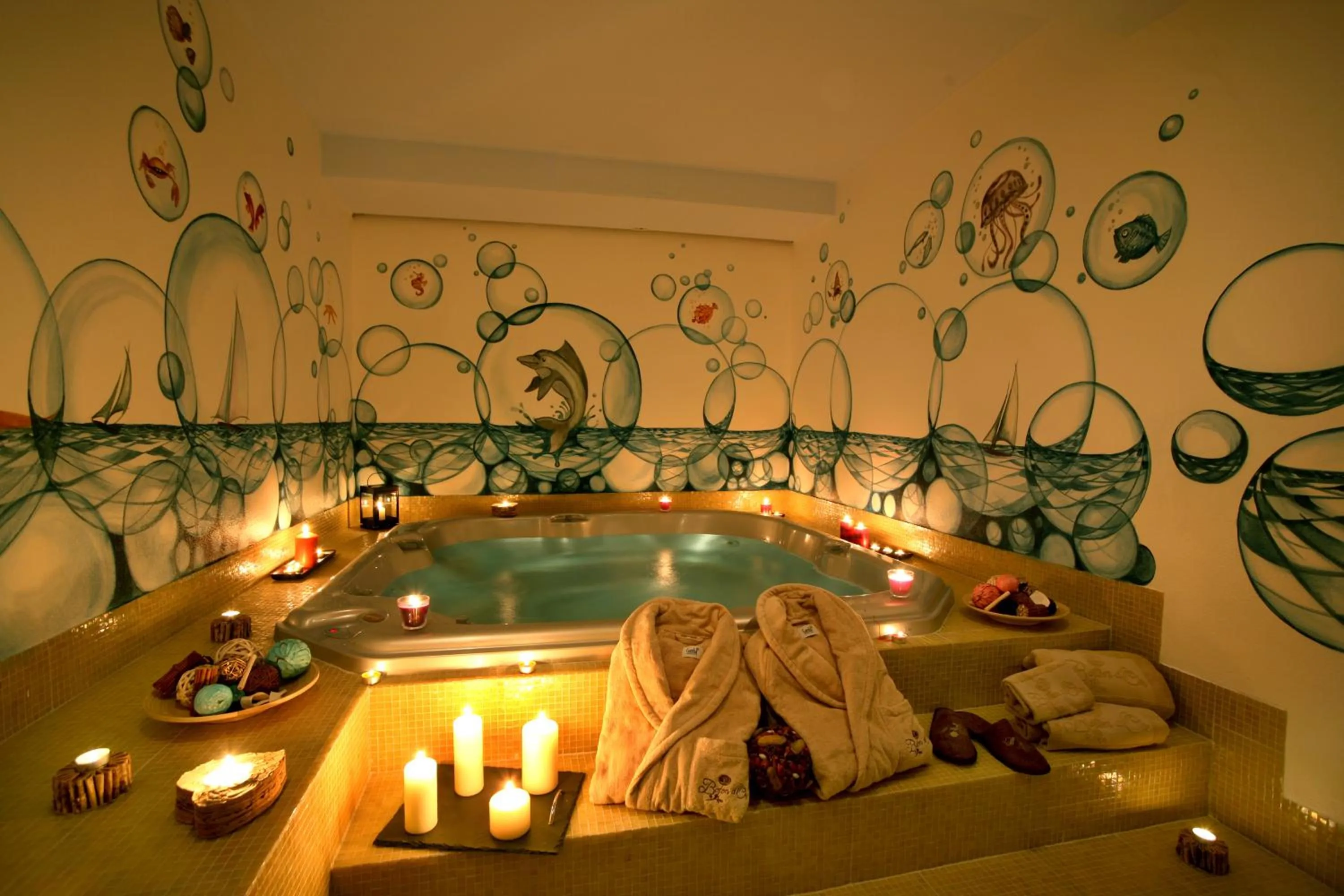 Hot Tub in Hotel Boton D'Or & Wellness a La Thuile