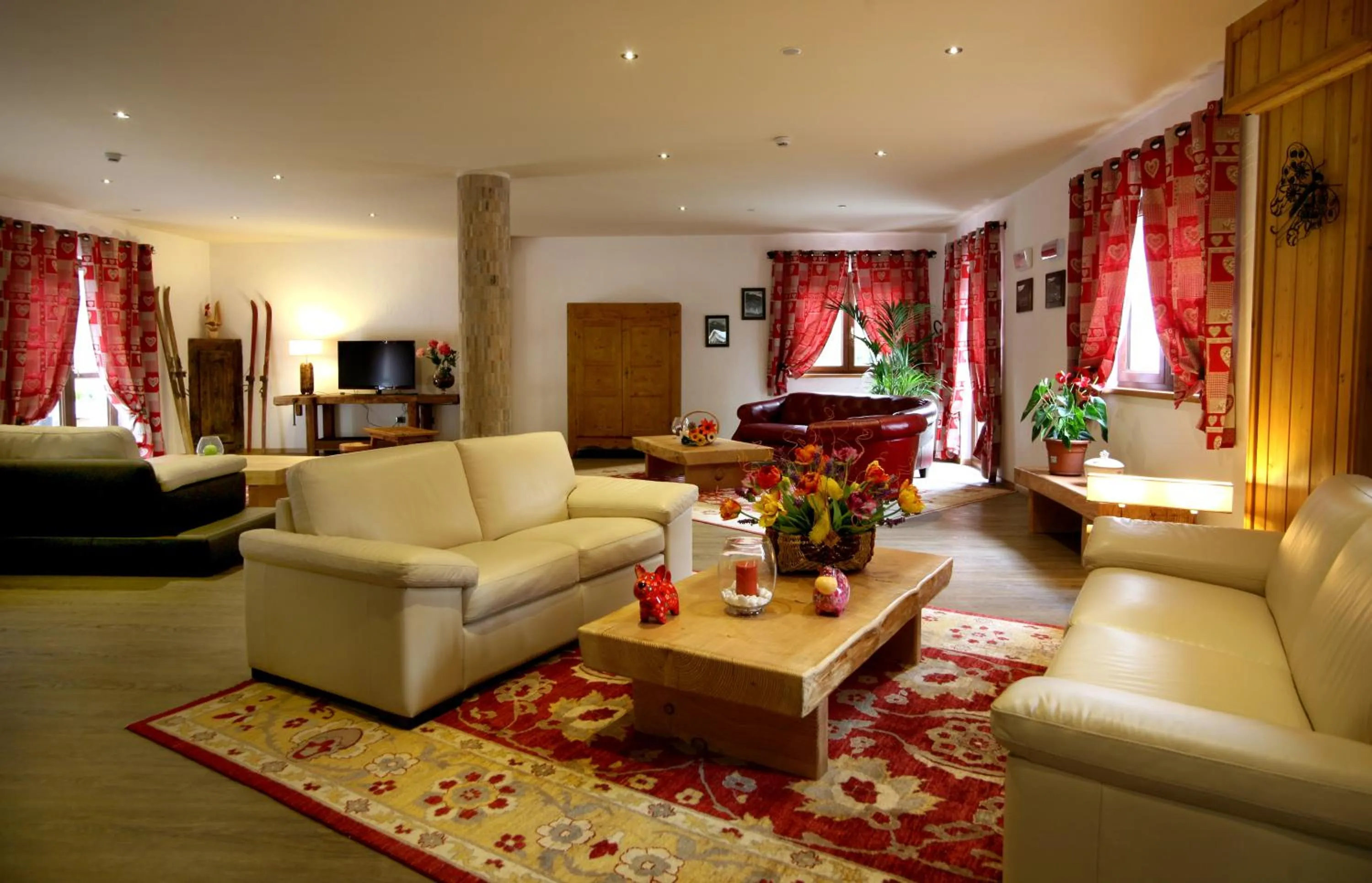 Communal lounge/ TV room in Hotel Boton D'Or & Wellness a La Thuile