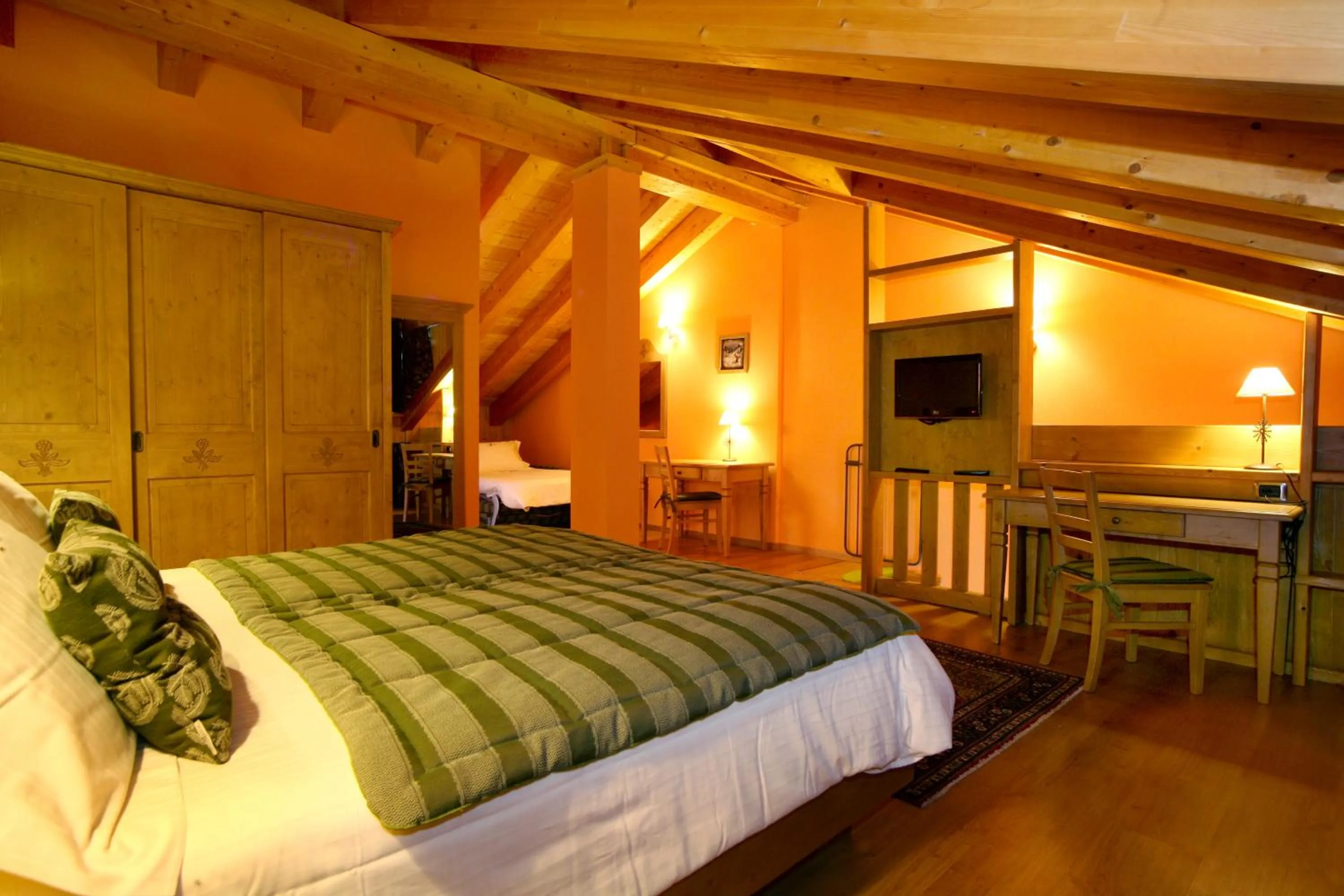 Photo of the whole room, Bed in Hotel Boton D'Or & Wellness a La Thuile