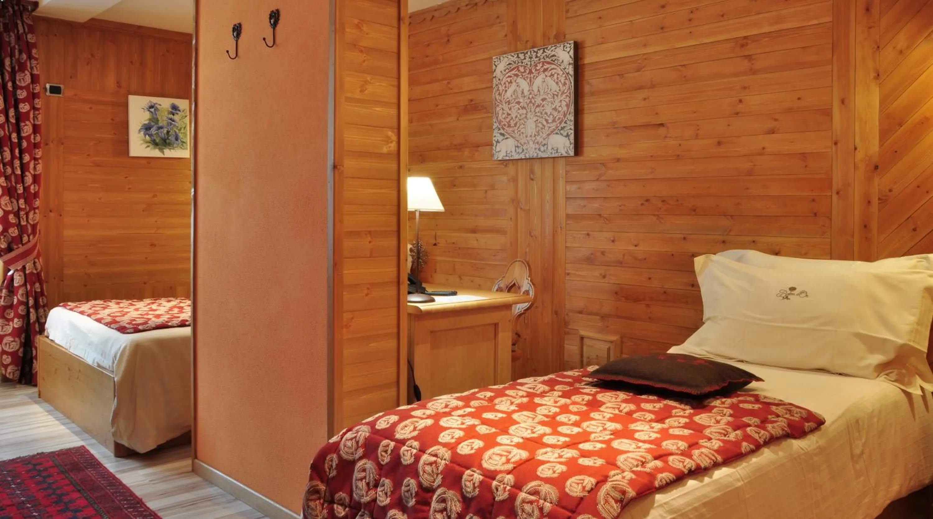 Photo of the whole room, Bed in Hotel Boton D'Or & Wellness a La Thuile