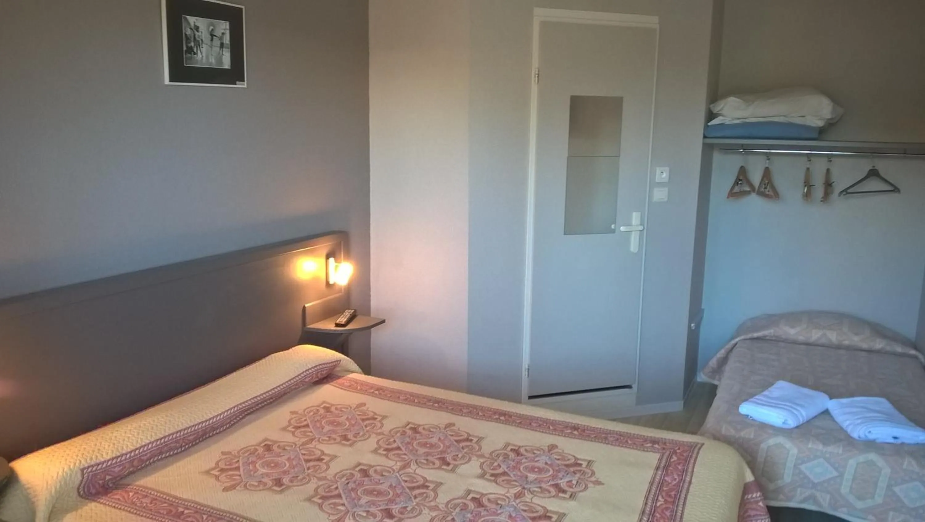 Photo of the whole room, Bed in Riv'Hotel