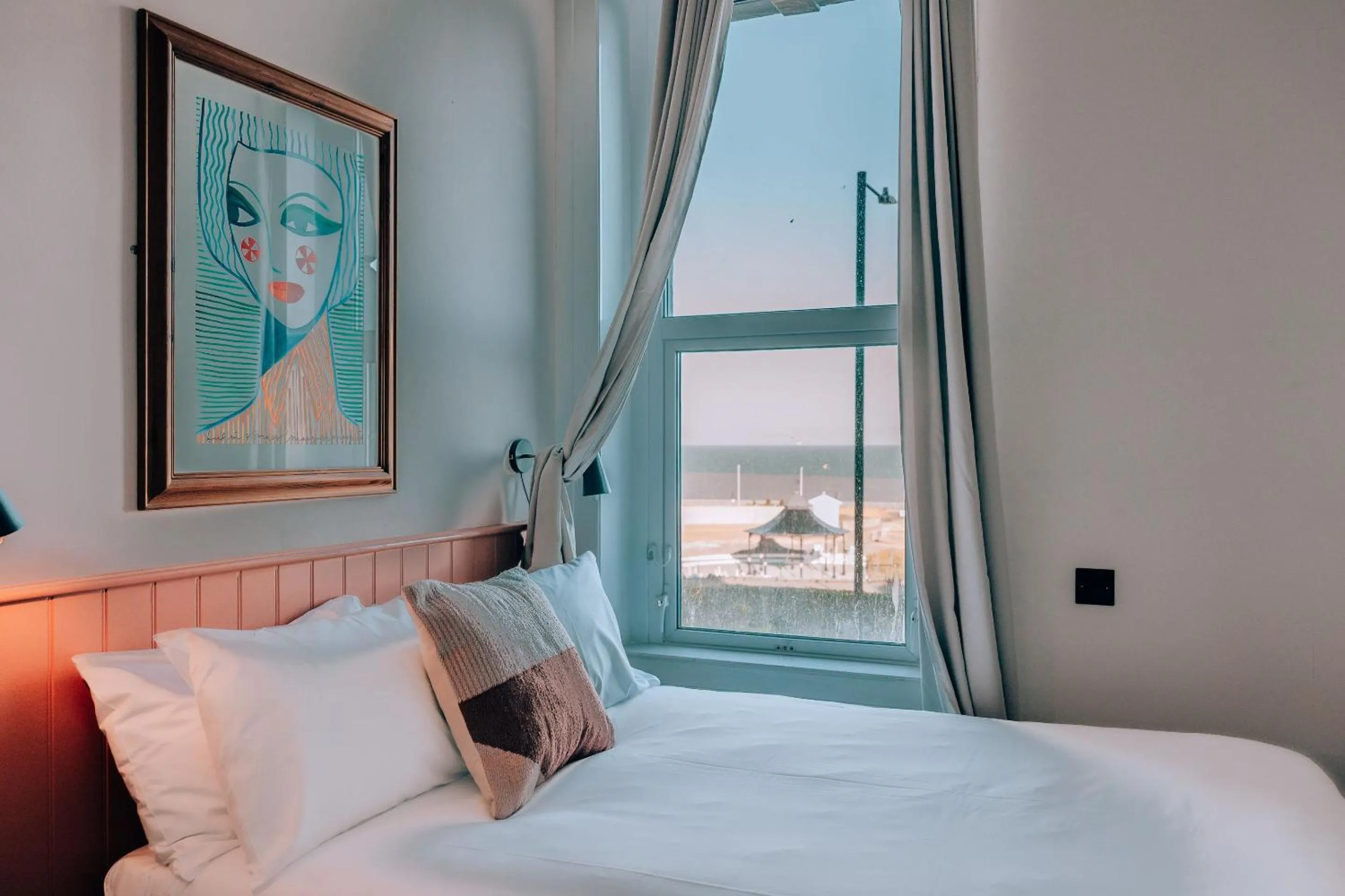 Photo of the whole room in Selina Margate