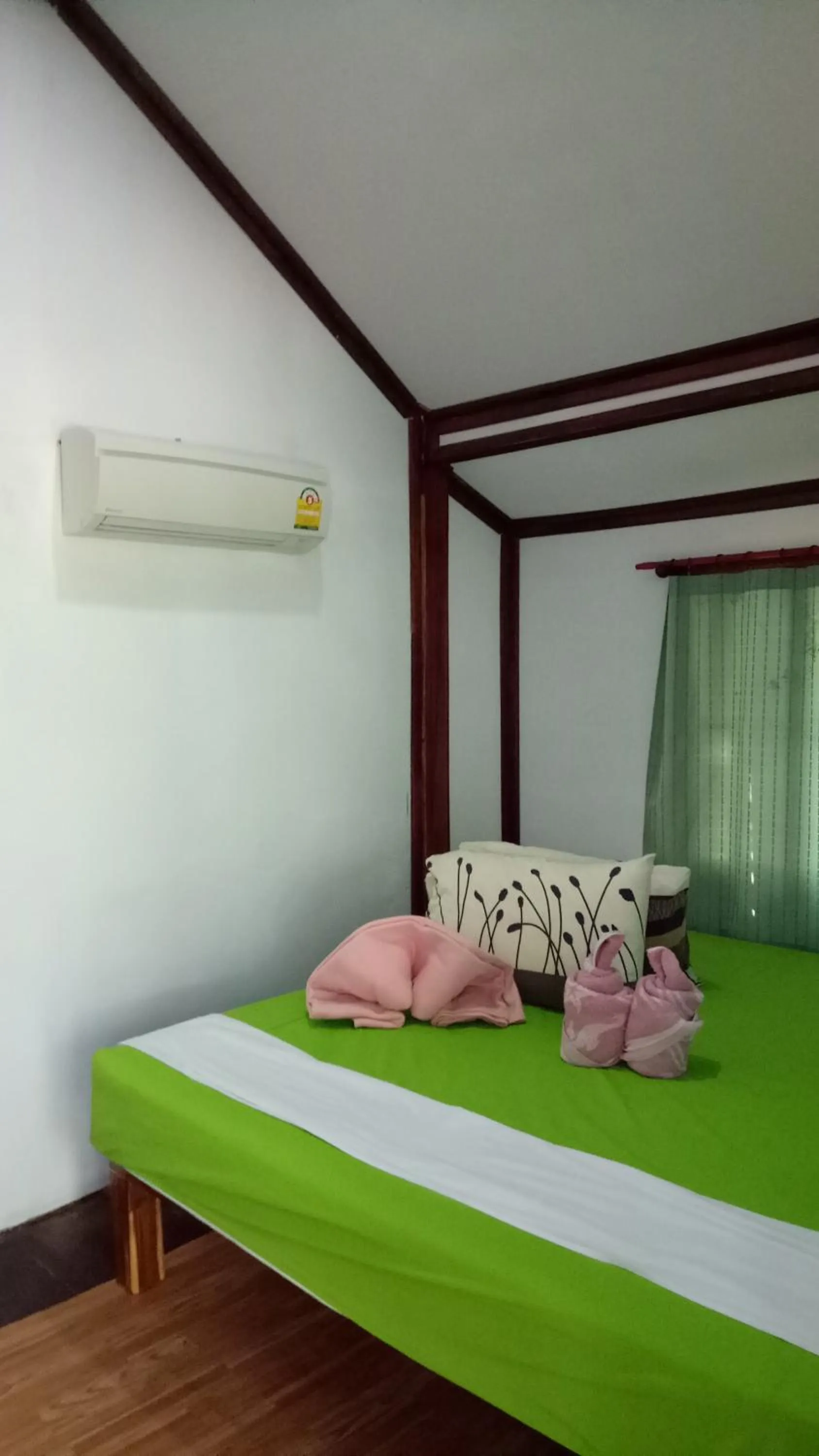 Bed in Comon Bungalow HaadChaoPhao