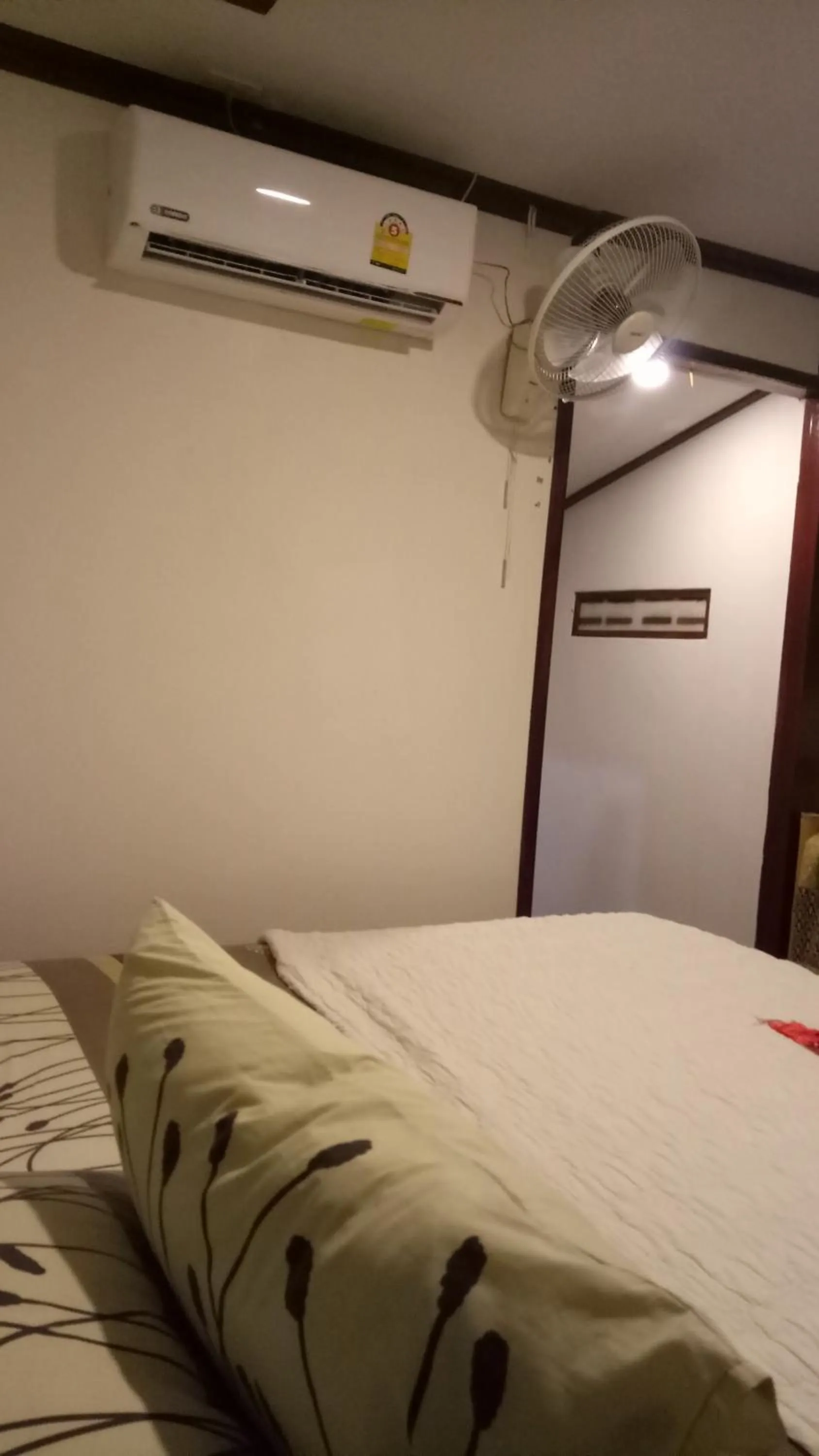 Bed in Comon Bungalow HaadChaoPhao