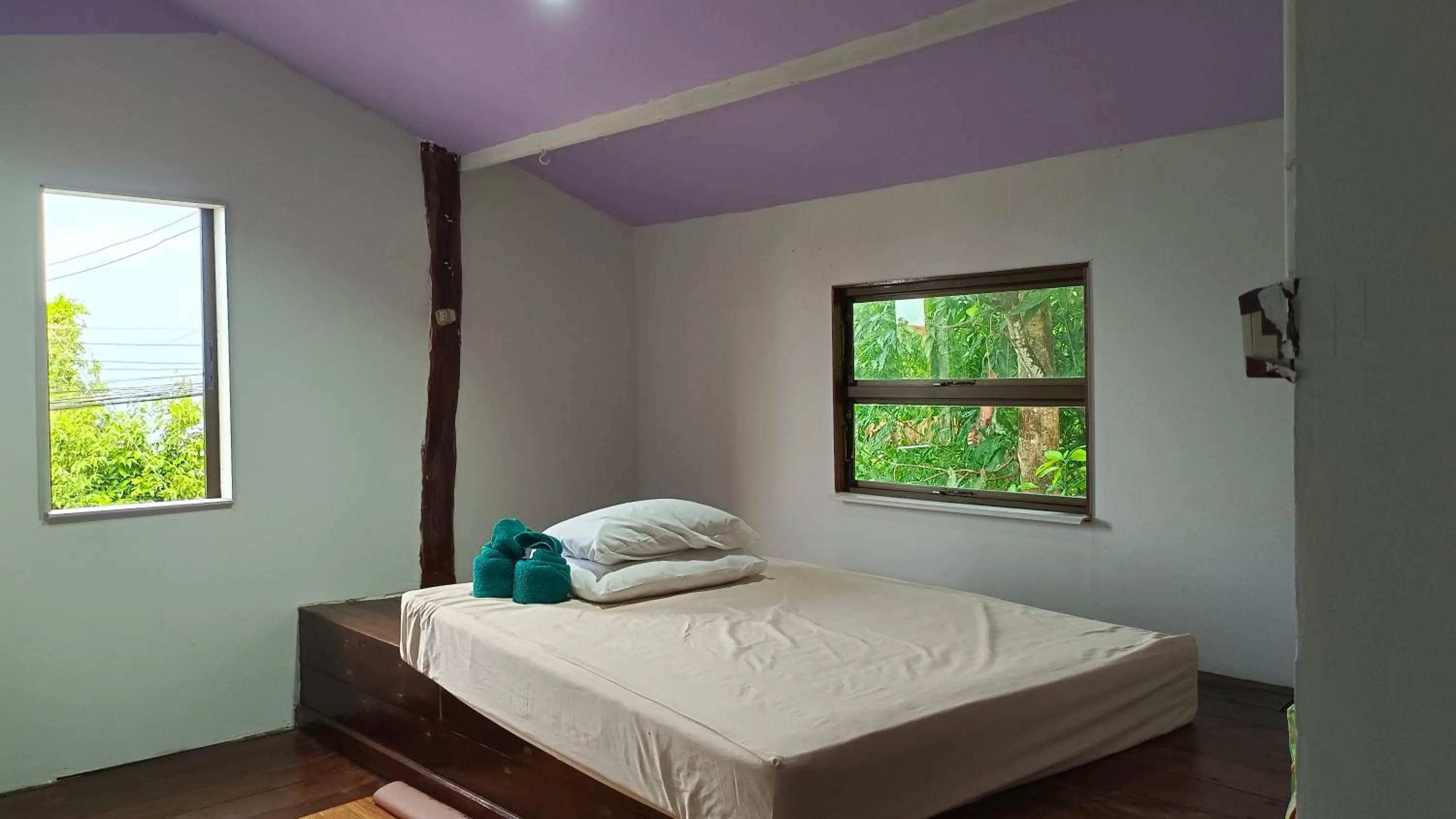 Bed in Comon Bungalow HaadChaoPhao