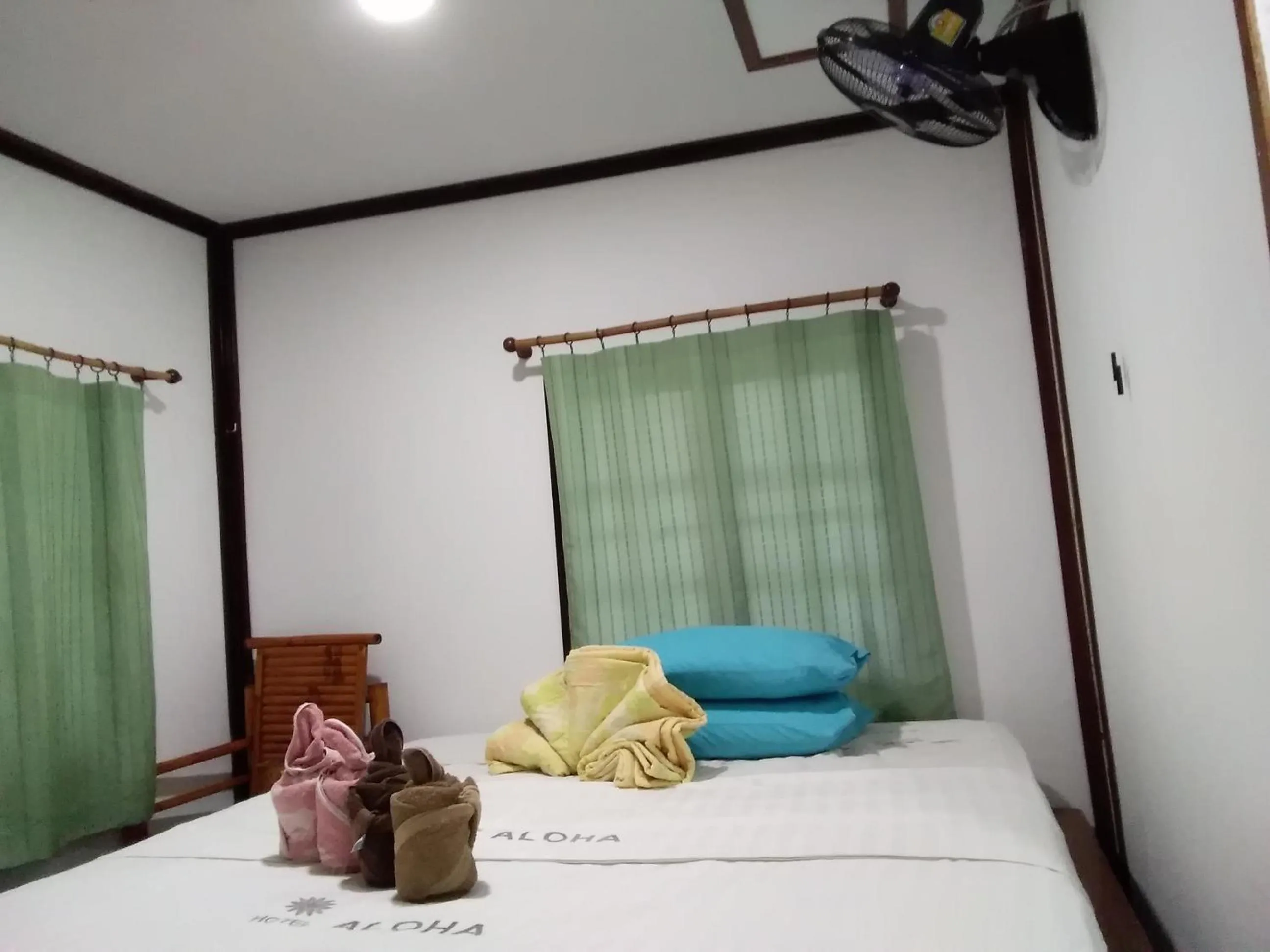 Bed in Comon Bungalow HaadChaoPhao