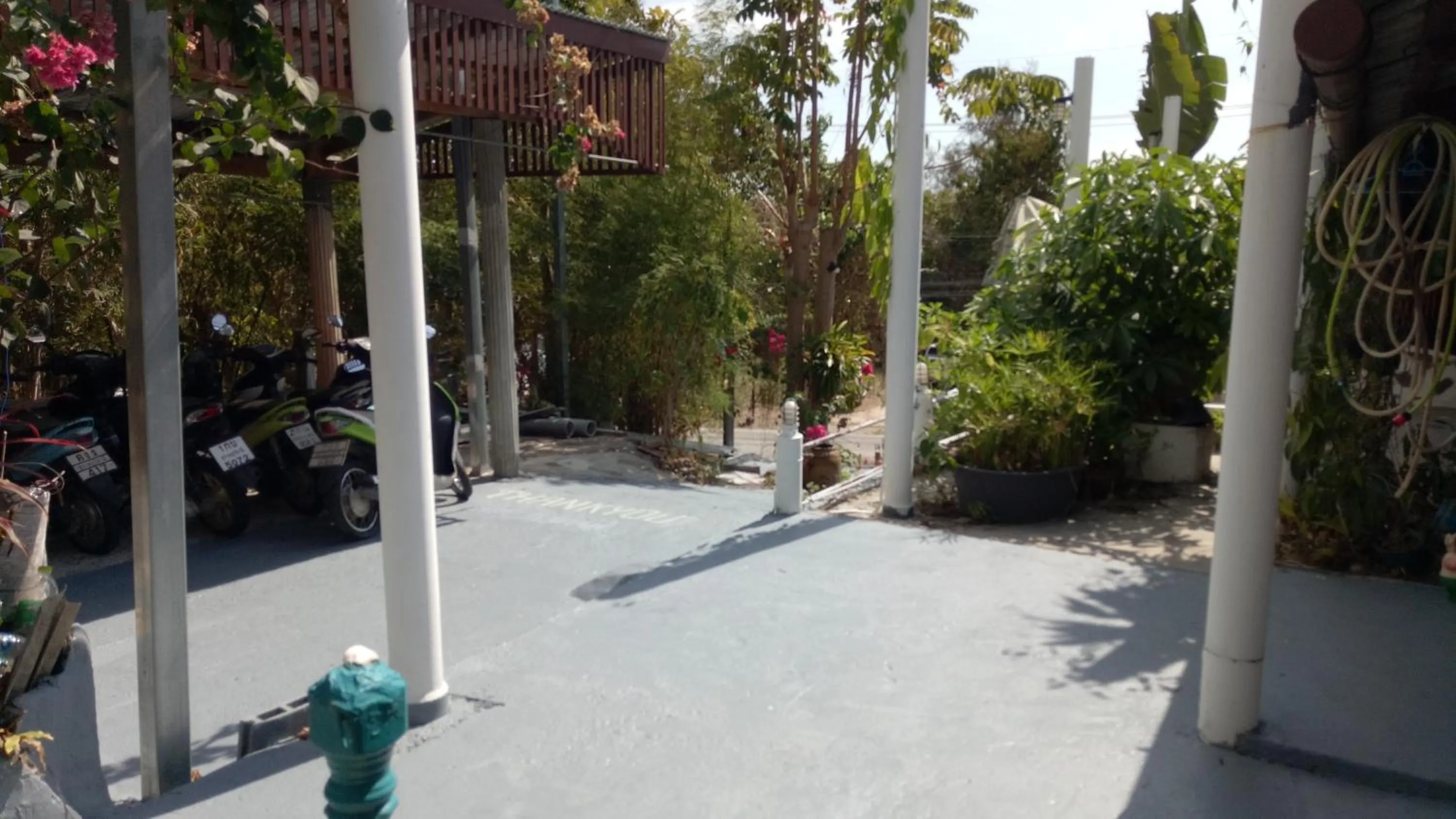 Day in Comon Bungalow HaadChaoPhao