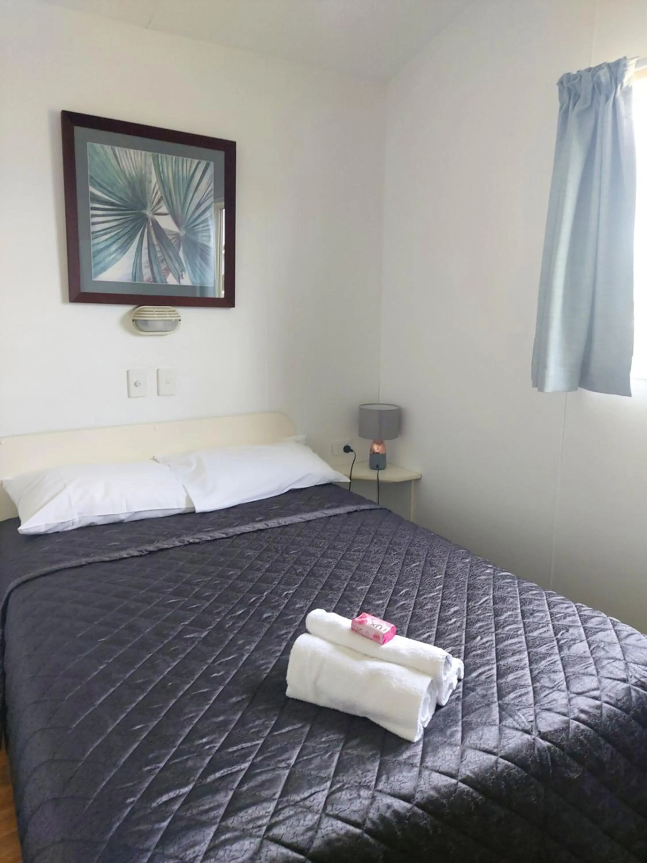 Bedroom, Bed in Stoney Park Holiday Park