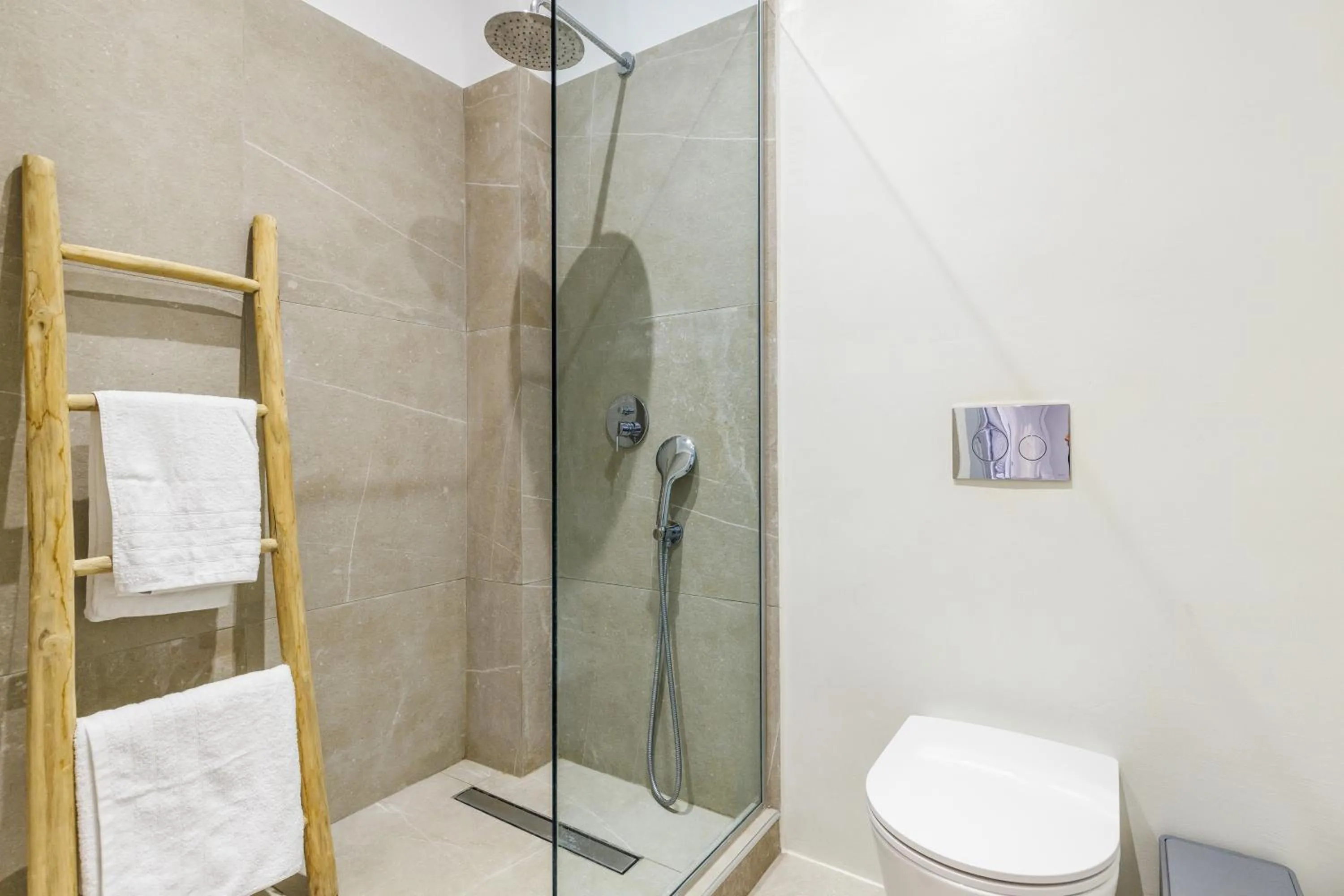 Bathroom in Aperitton Hotel